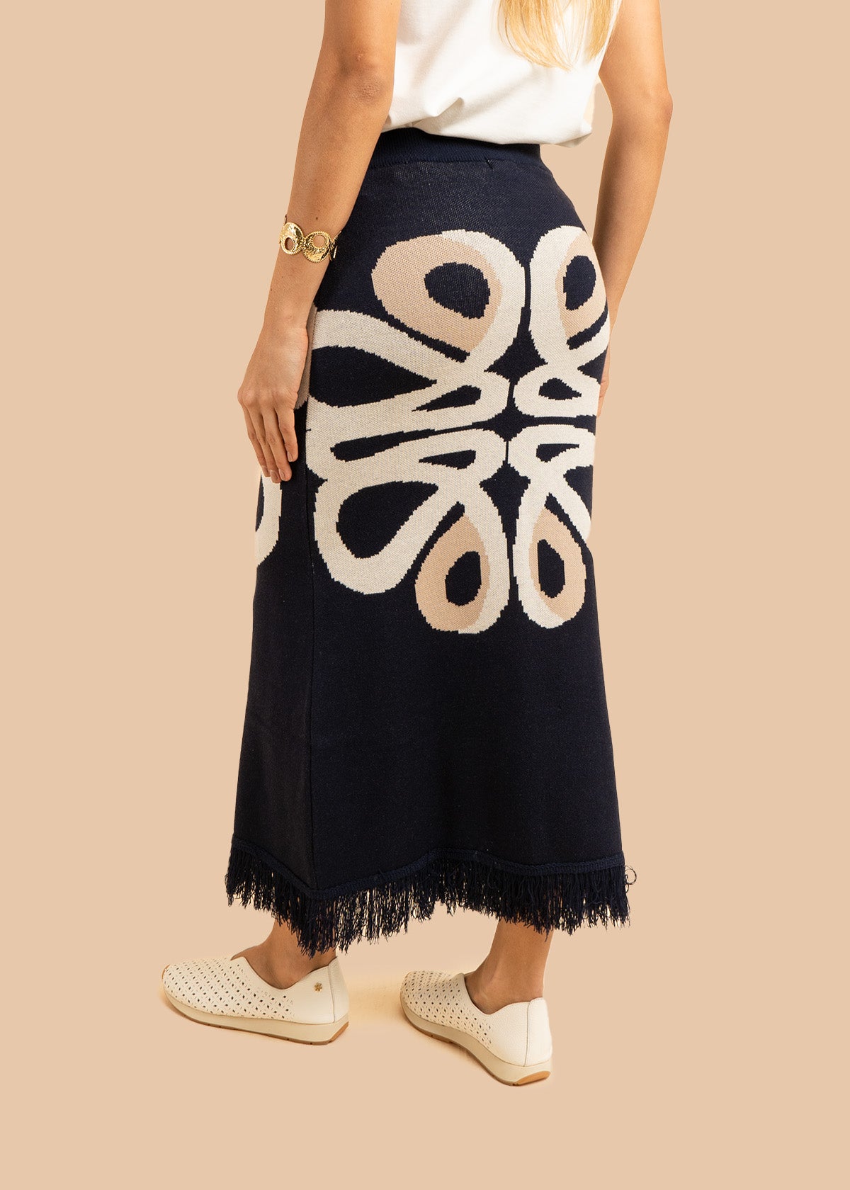 Falda larga tejida color azul oscuro con flecos 106502