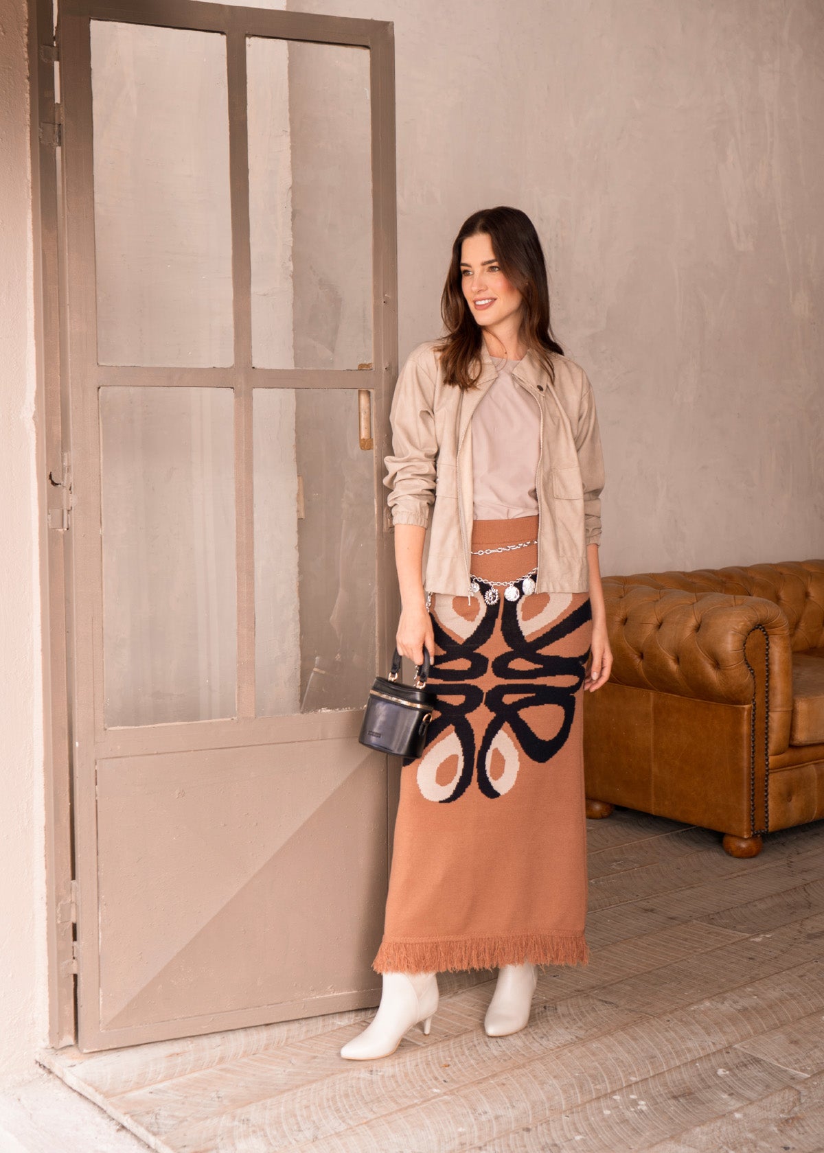 Falda larga tejida color camel con flecos 106502