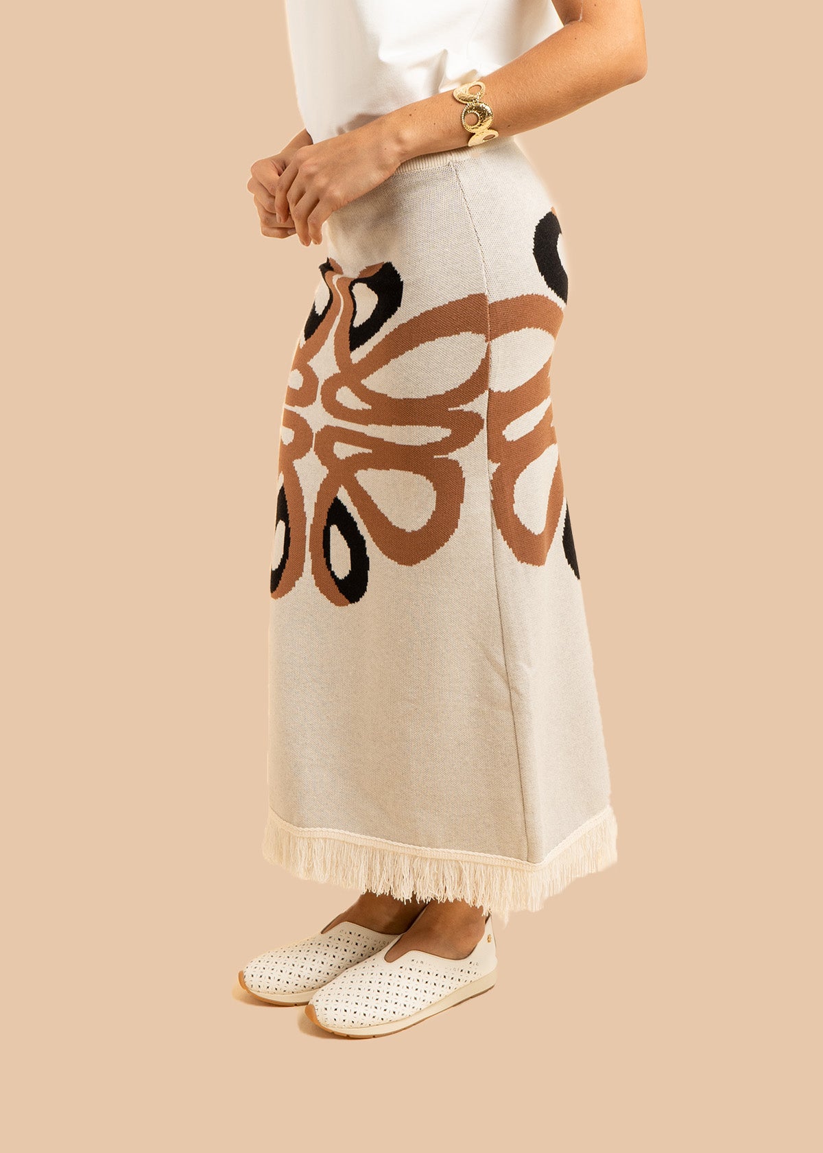 Falda larga tejida color marfil con flecos 106502