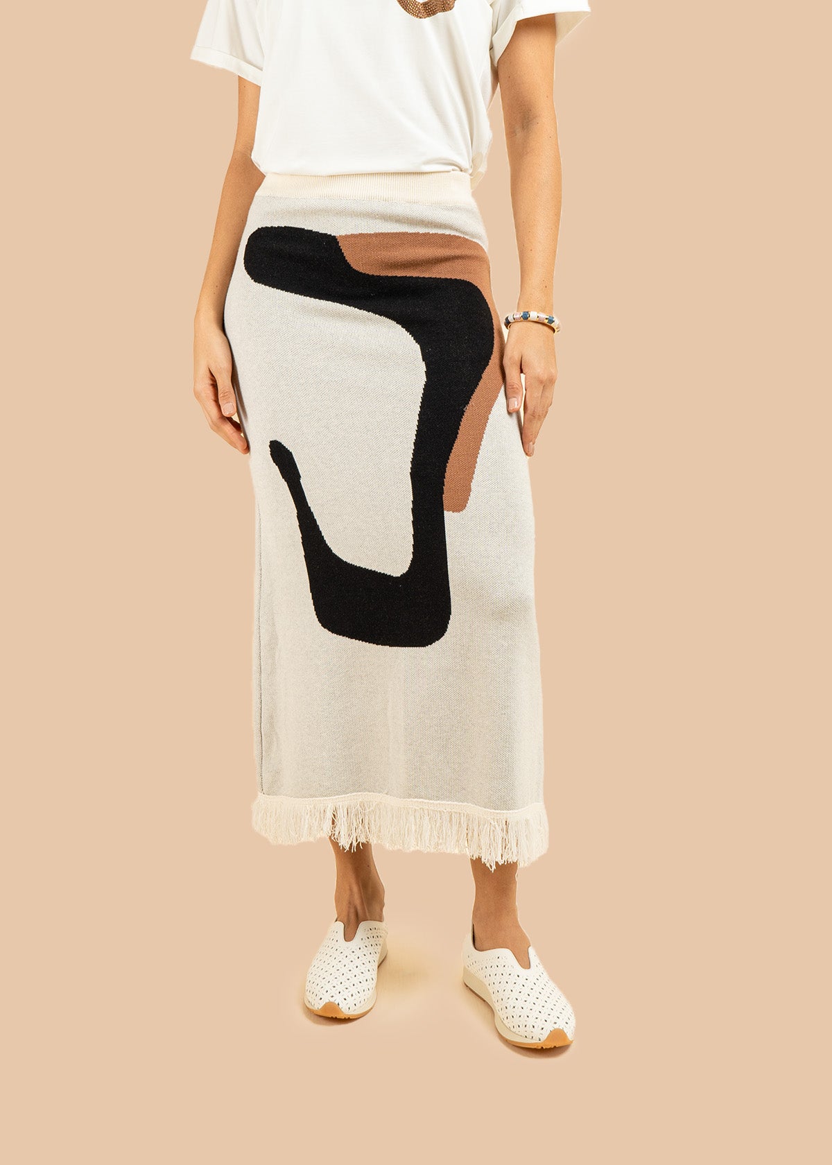 Falda larga tejida color marfil con flecos 106503