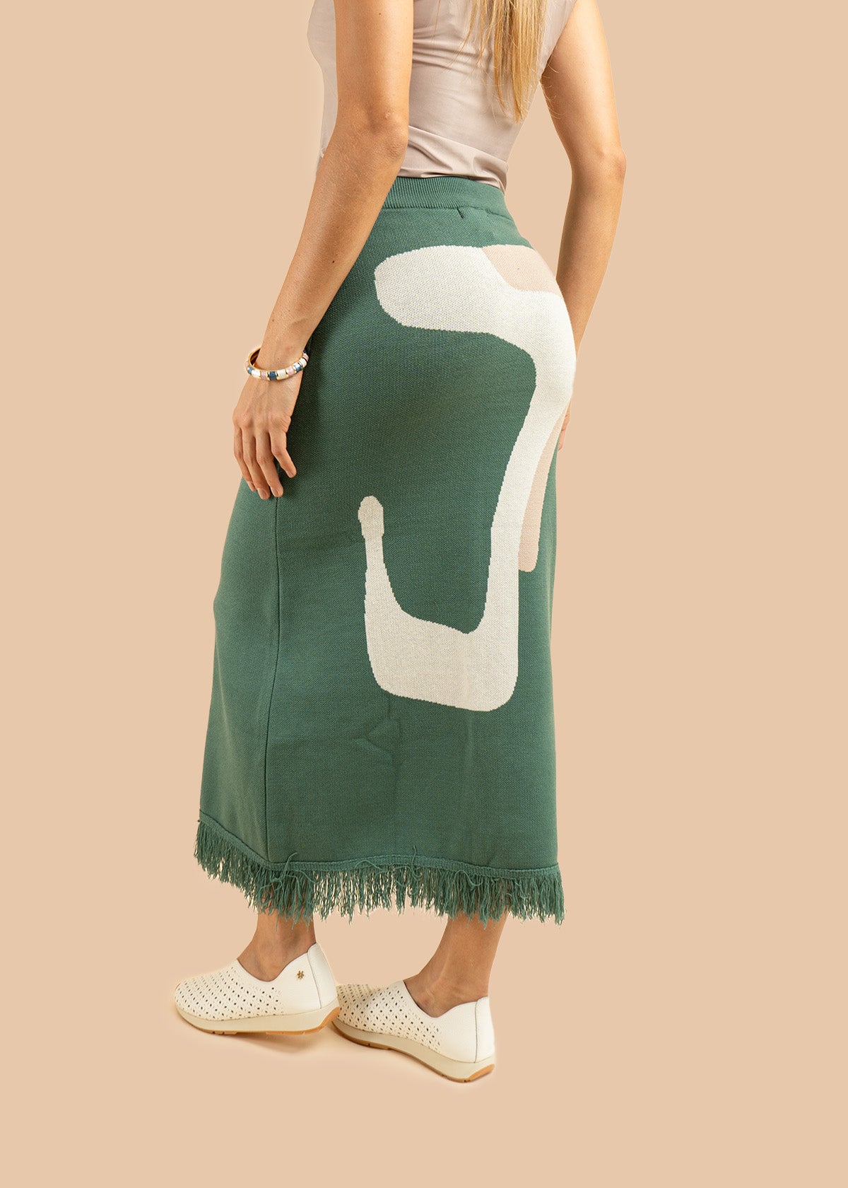 Falda larga tejida color verde con flecos 106503