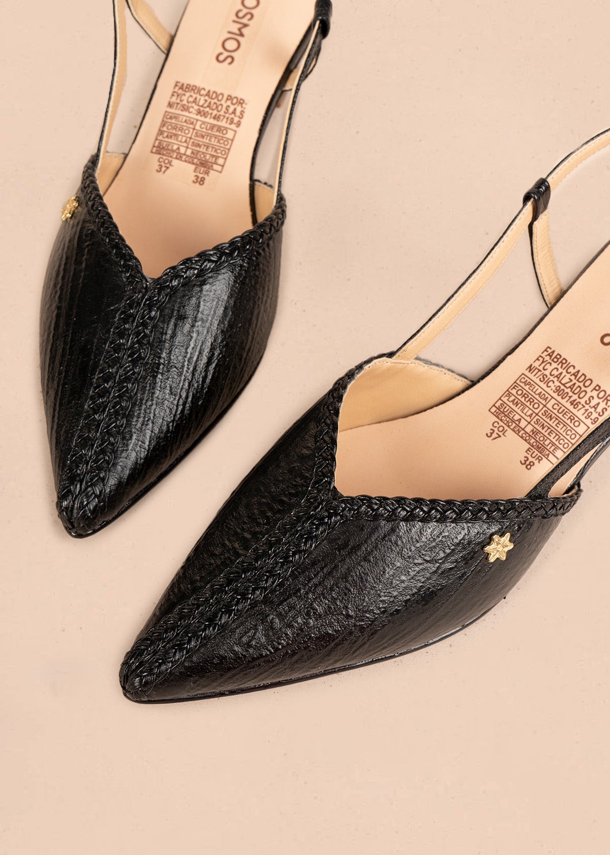Tacones trabilla de cuero color negro con trenzado decorativo 106504