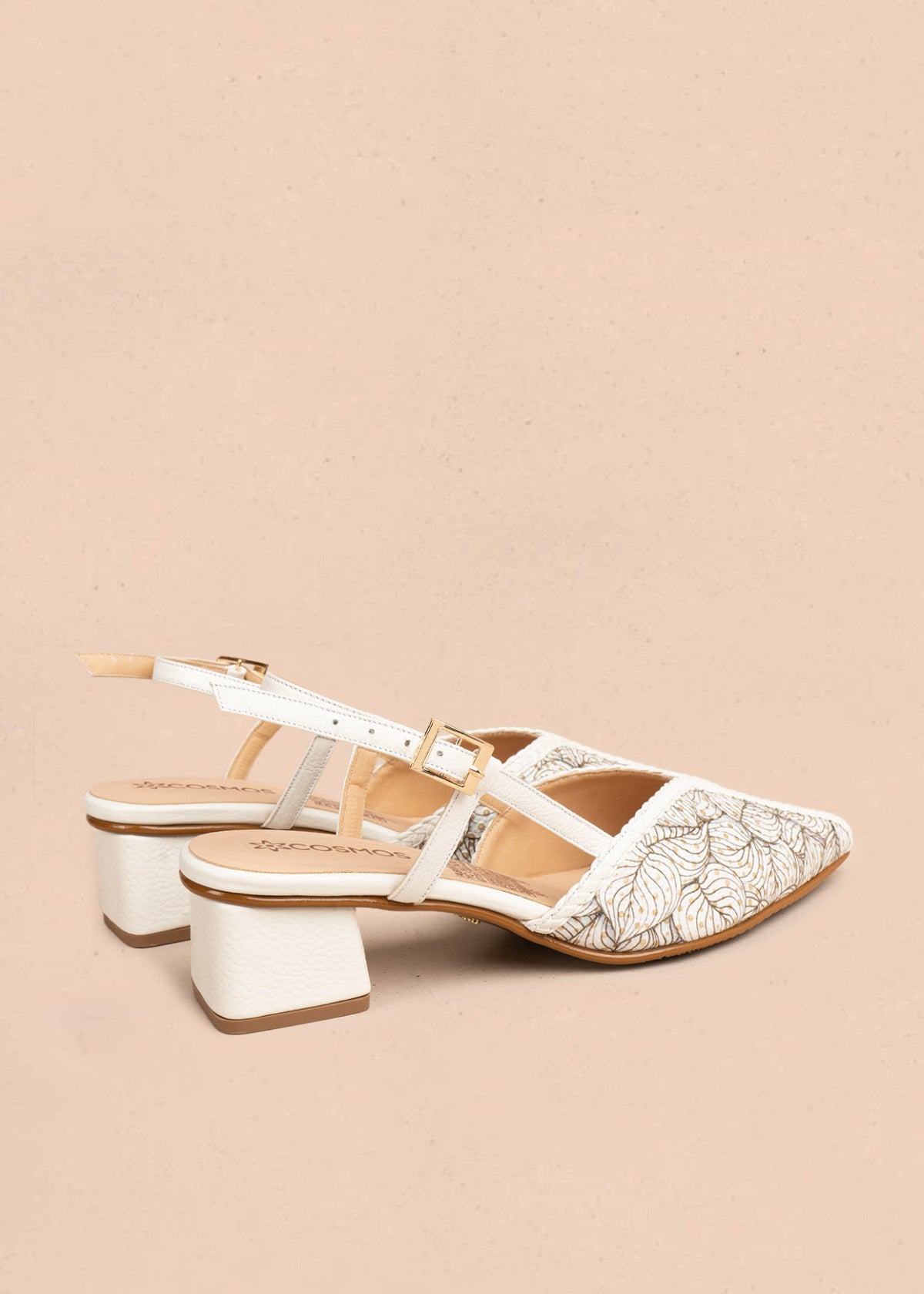 Tacones trabilla en cuero color blanco con detalle floral 106505