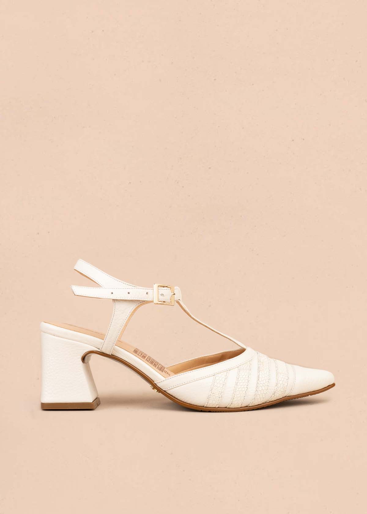 Tacones de cuero color talco con correa y tacón cuadrado 106511