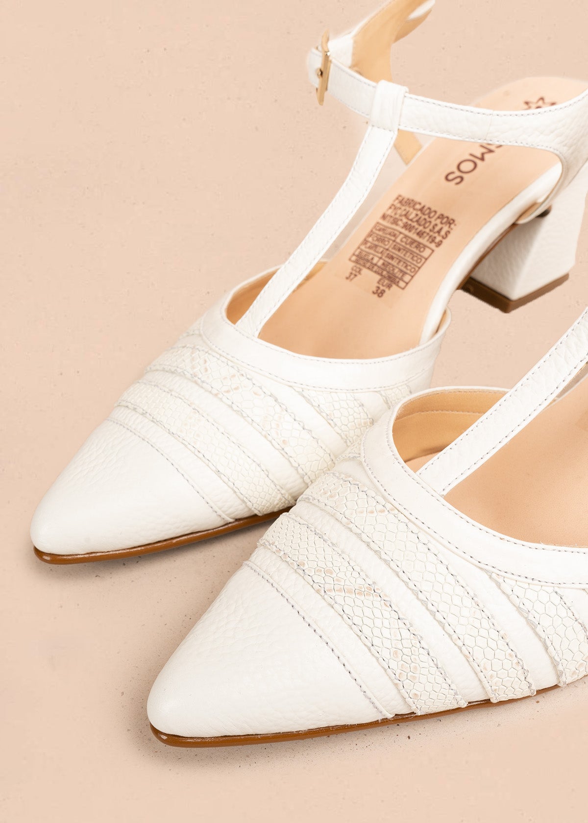 Tacones de cuero color talco con correa y tacón cuadrado 106511