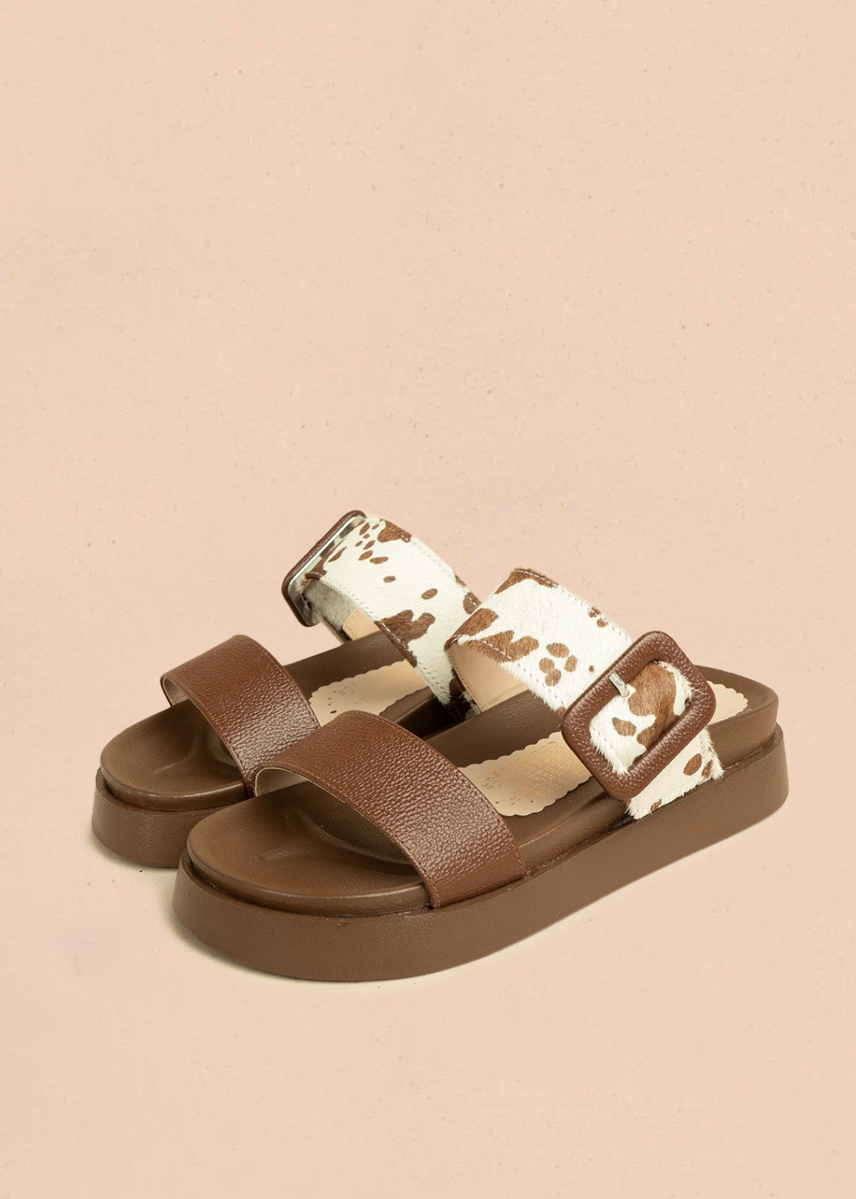 Sandalias en cuero color café con detalles animal print 106516