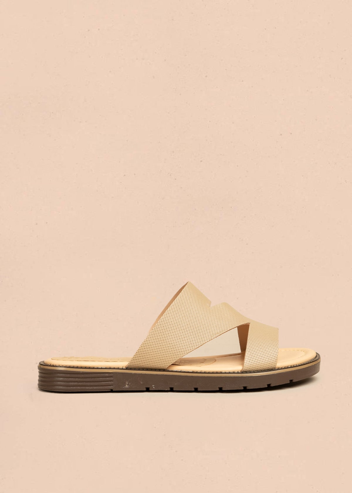 Sandalias planas de cuero color camel textura microperforada 106518