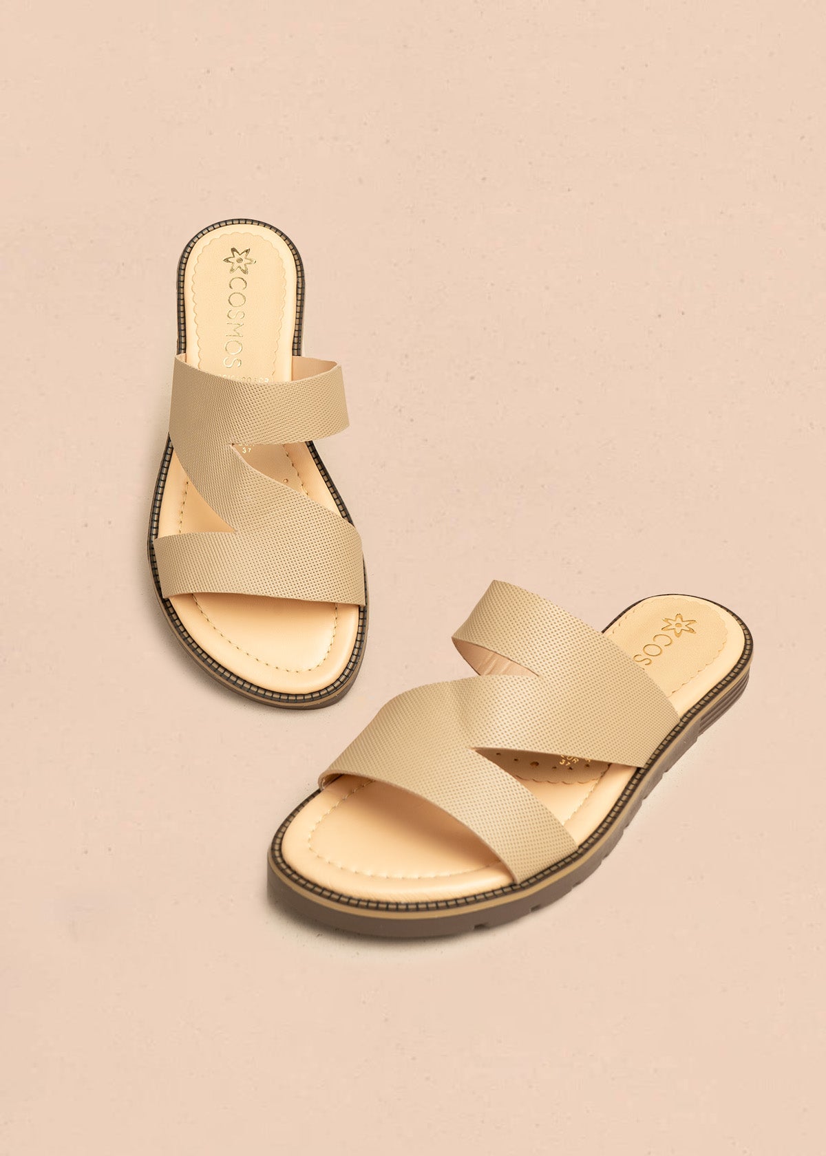 Sandalias planas de cuero color camel textura microperforada 106518