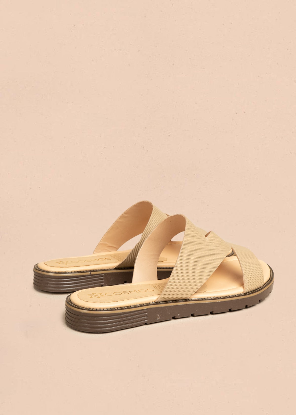 Sandalias planas de cuero color camel textura microperforada 106518