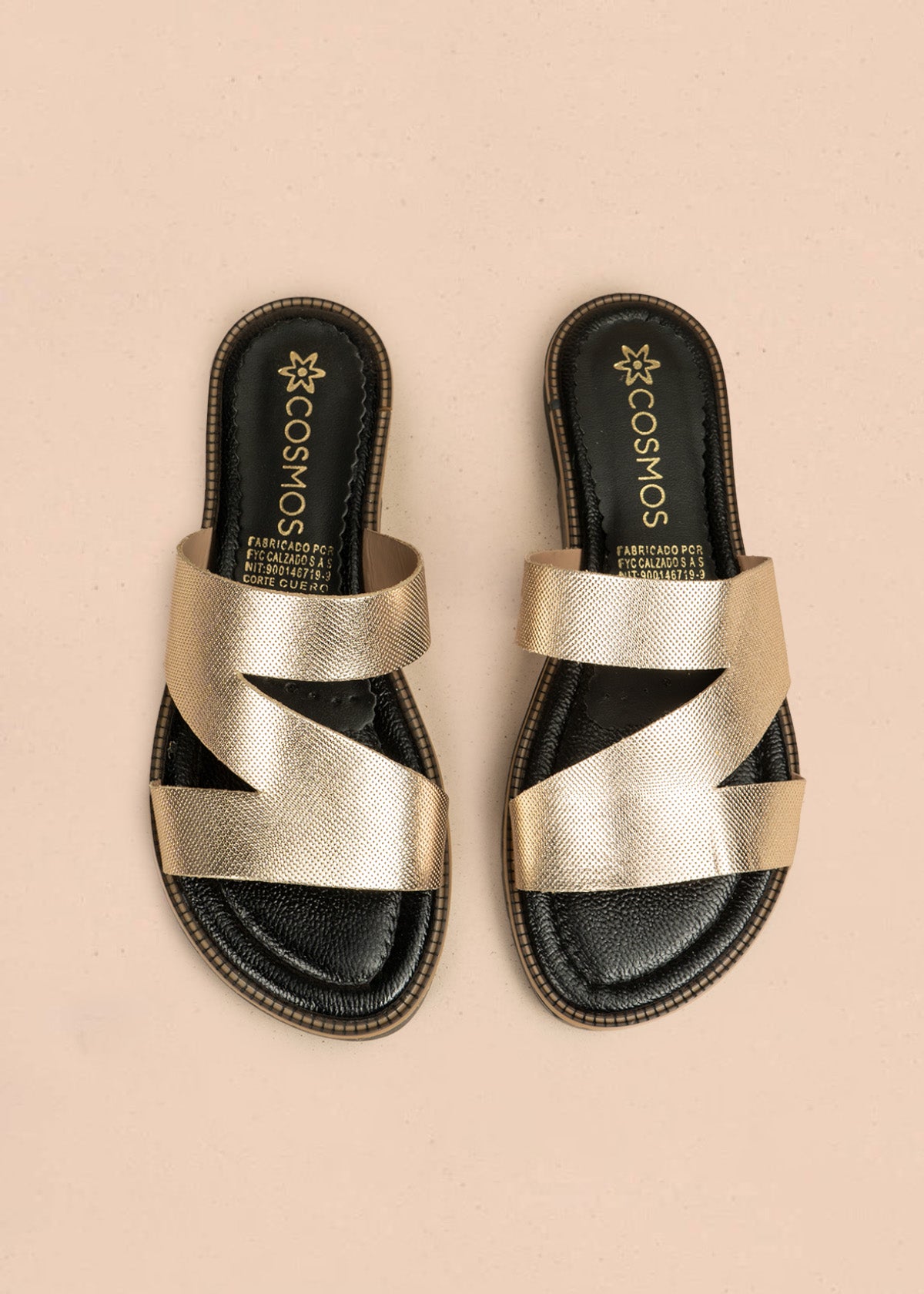 Sandalias planas de cuero color dorado textura microperforada 106518