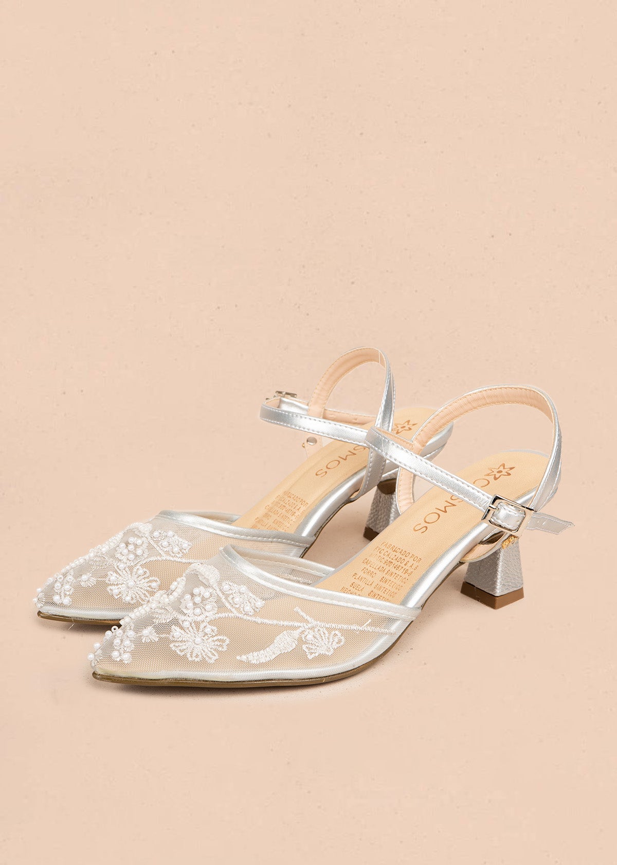 Tacones color plata con tela bordada y tacón bajo 106525