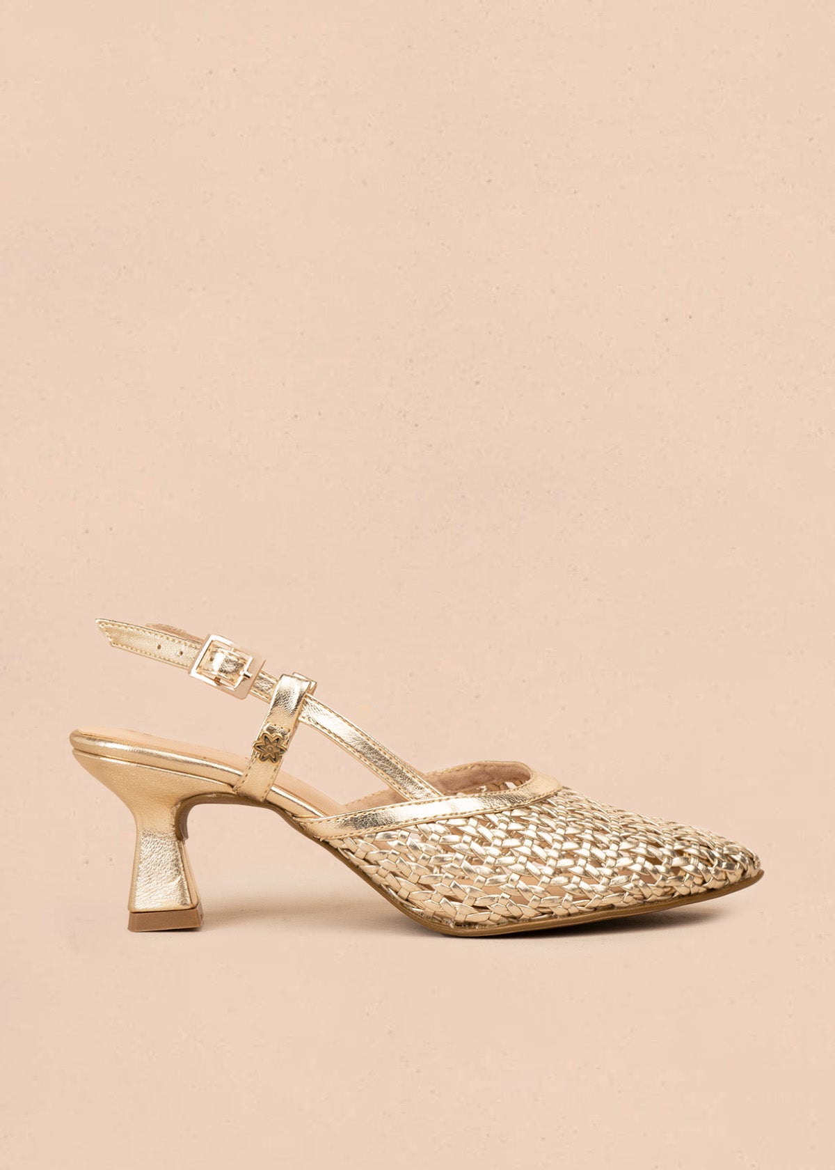 Tacones trabilla color champaña con malla trenzada 106526