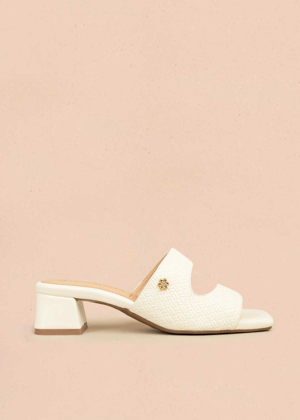 Sandalias color talco con textura trenzada 106528