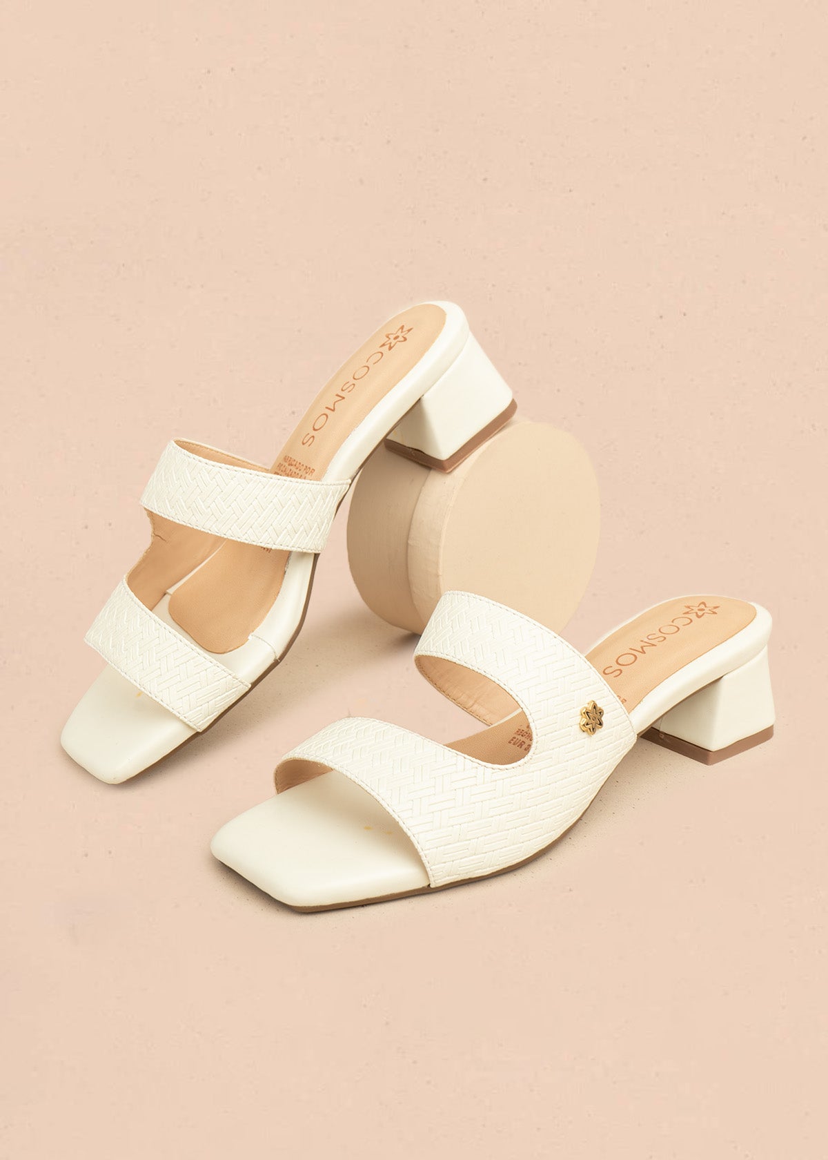 Sandalias color talco con textura trenzada 106528