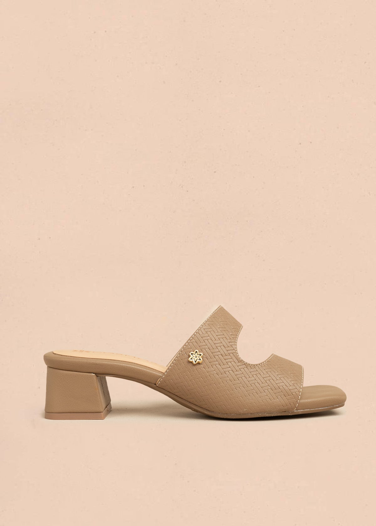 Sandalias color taupe con textura trenzada 106528