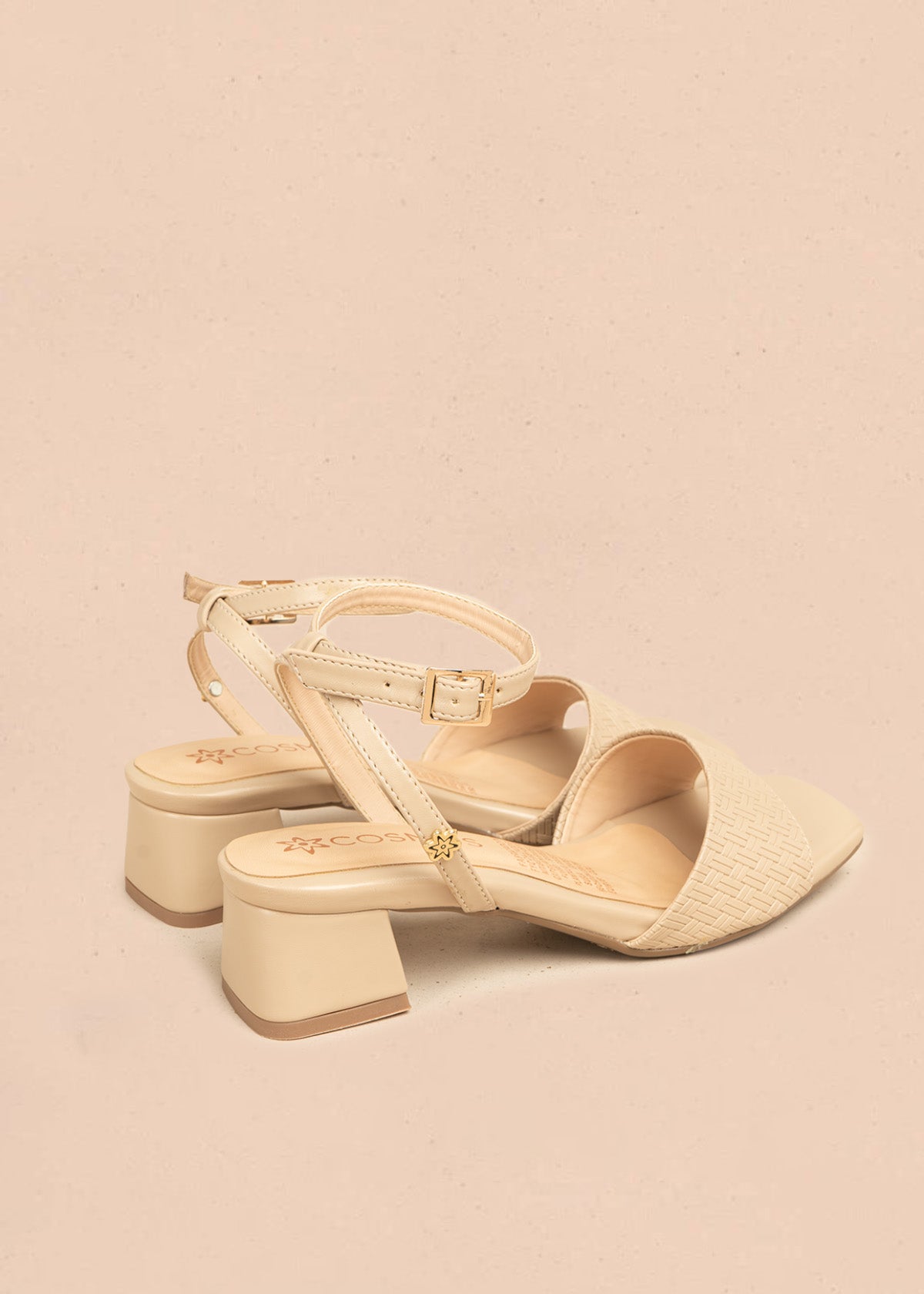 Sandalias color camel con textura trenzada 106529