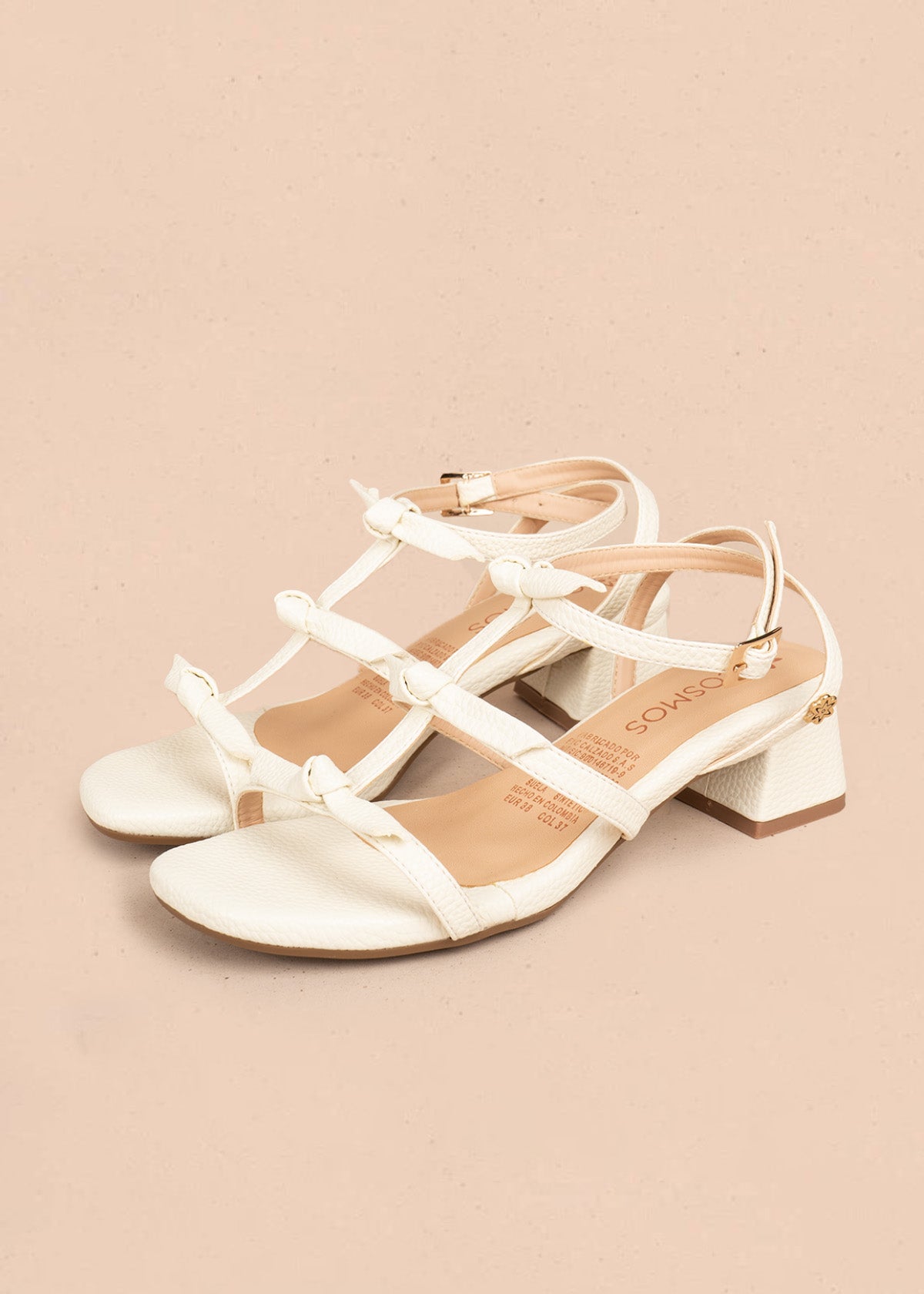 Sandalias color talco con tiras y nudos decorativos 106530