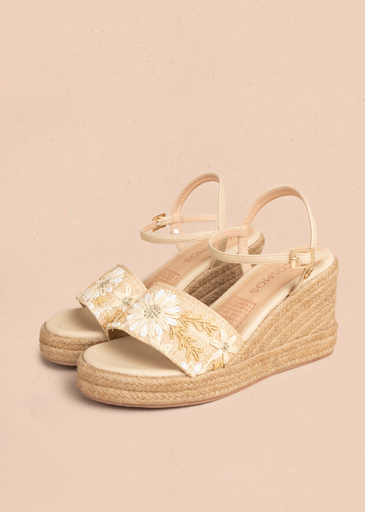 Sandalias con plataforma color beige con banda bordada floral 106535