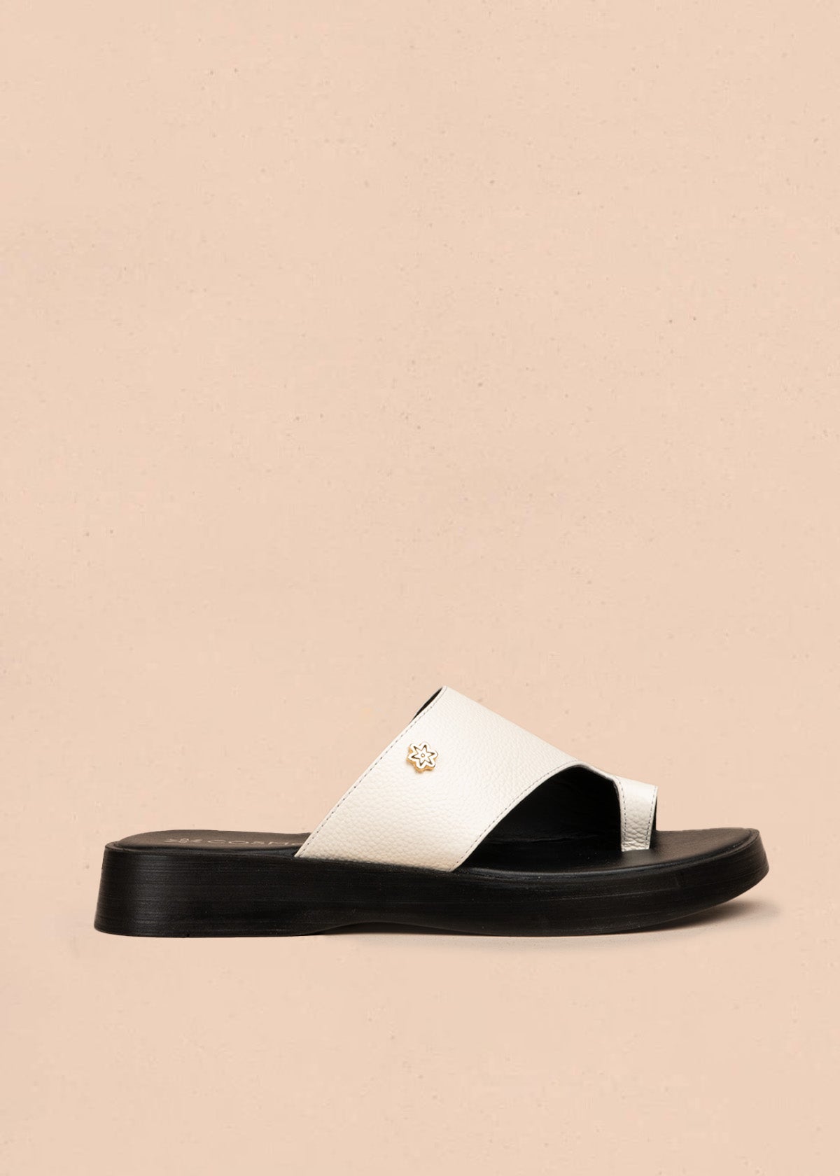 Sandalias en cuero color blanco con suela chunky 106557