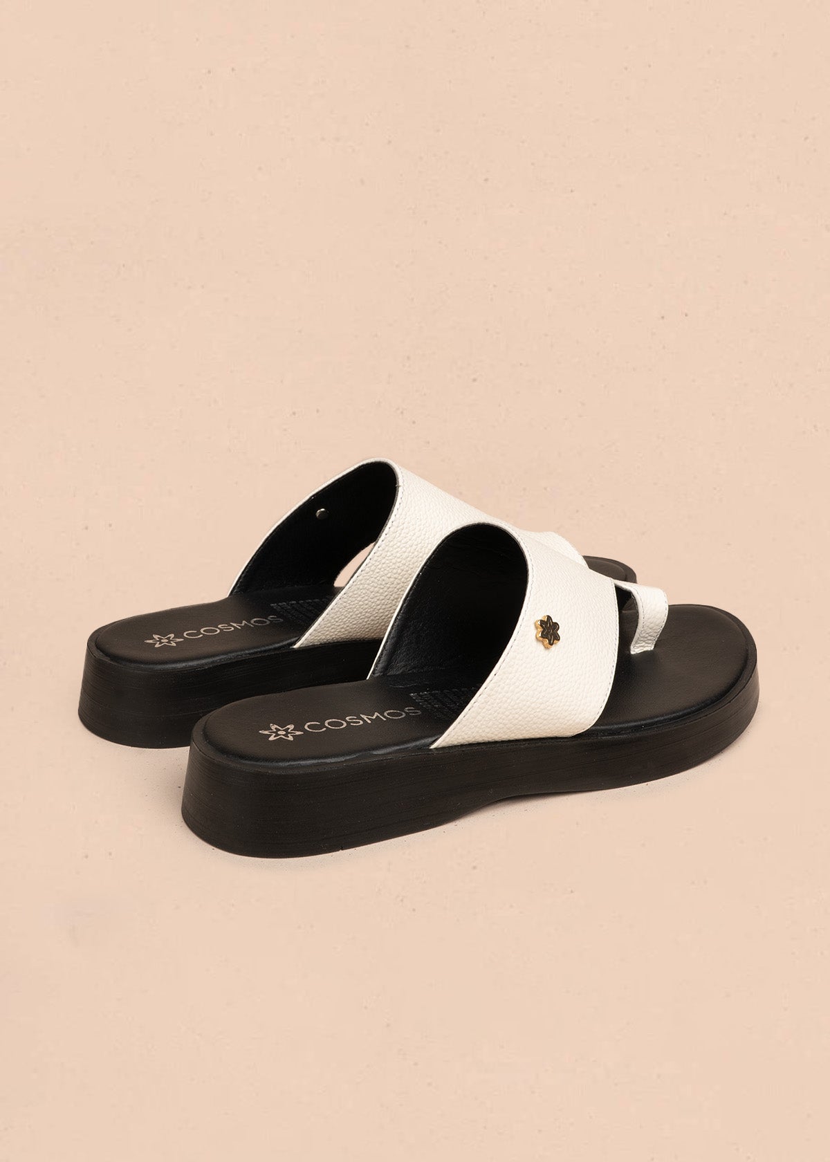 Sandalias en cuero color blanco con suela chunky 106557