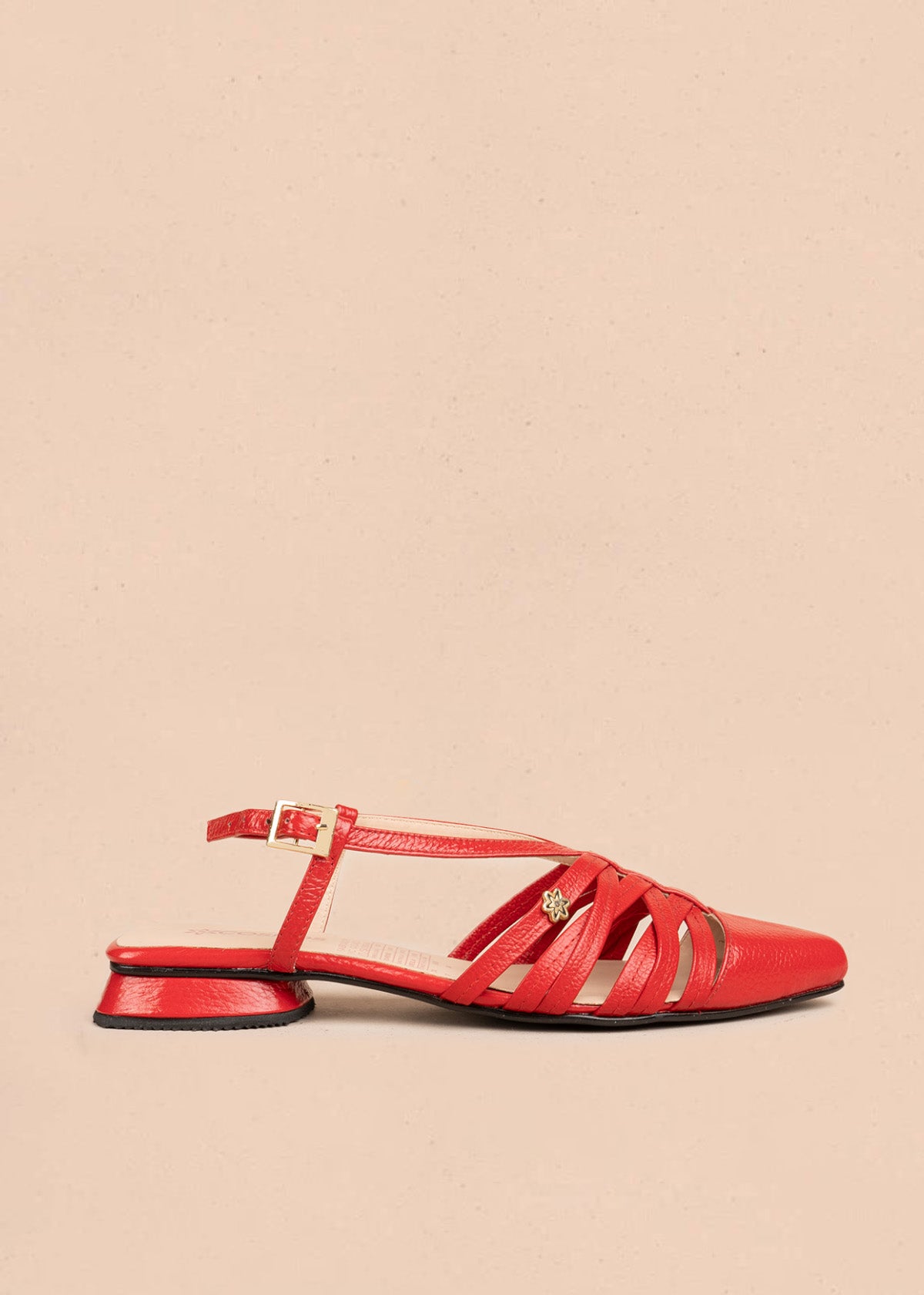Tacones trabilla en cuero color rojo con tiras entrecruzadas 106559