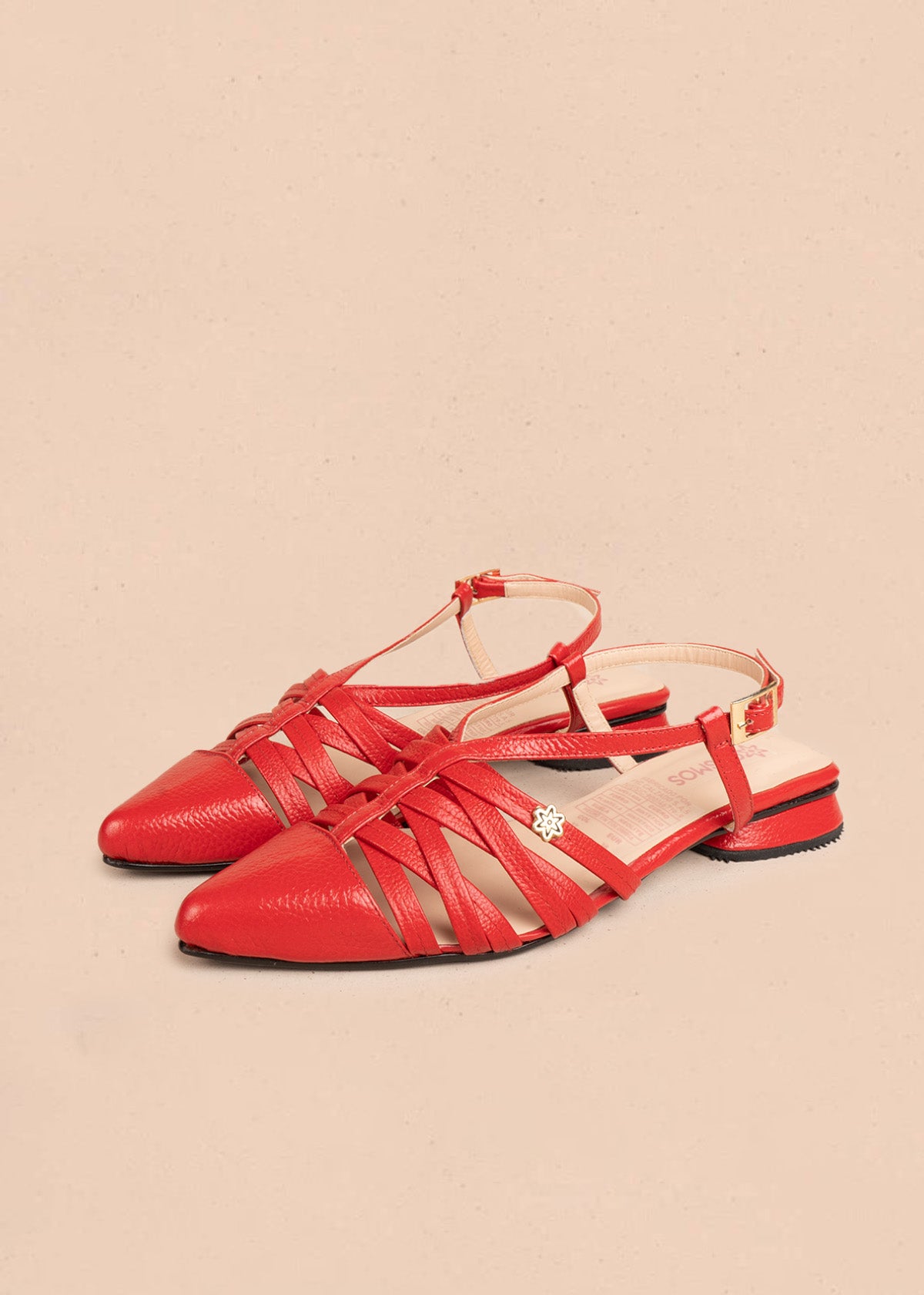 Tacones trabilla en cuero color rojo con tiras entrecruzadas 106559