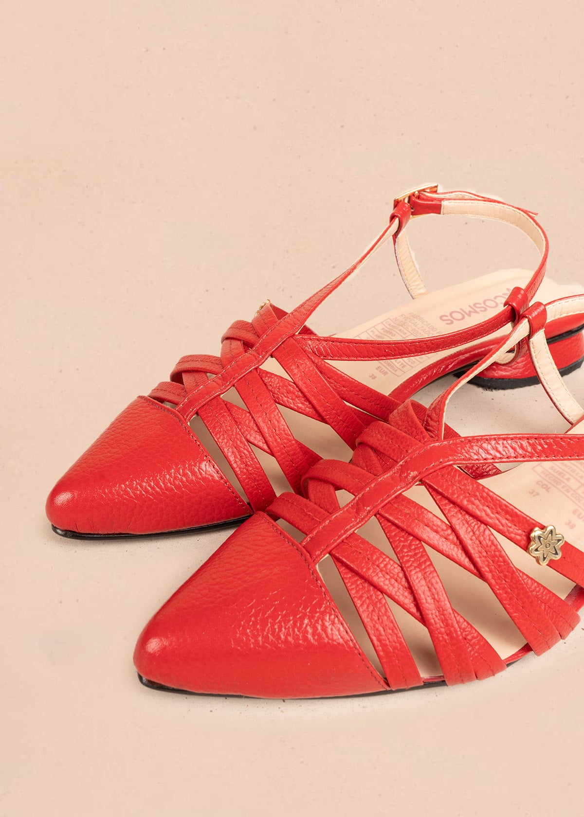 Tacones trabilla en cuero color rojo con tiras entrecruzadas 106559