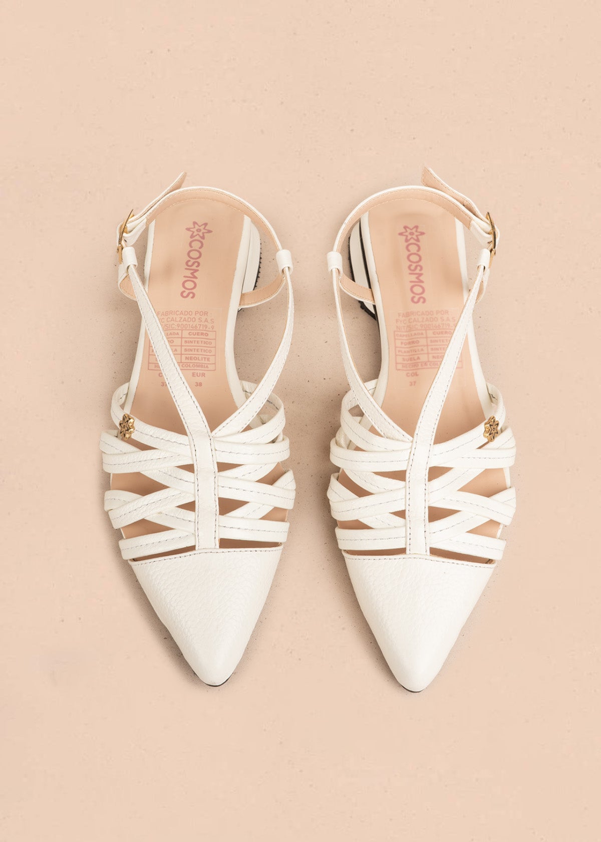 Tacones trabilla en cuero color talco con tiras entrecruzadas 106559