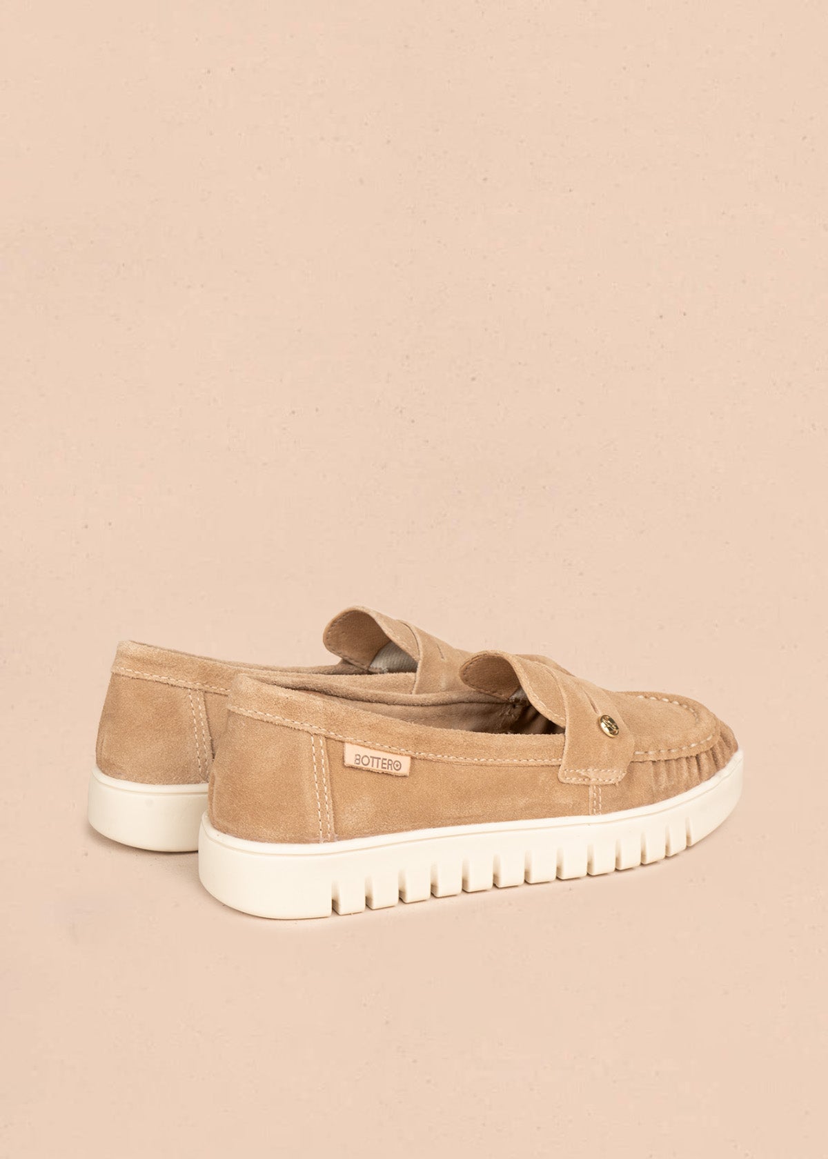 Mocasines de cuero en color beige  106567