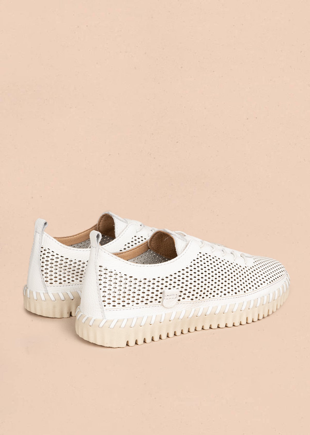 Zapatos con atadura en cuero color blanco 106571