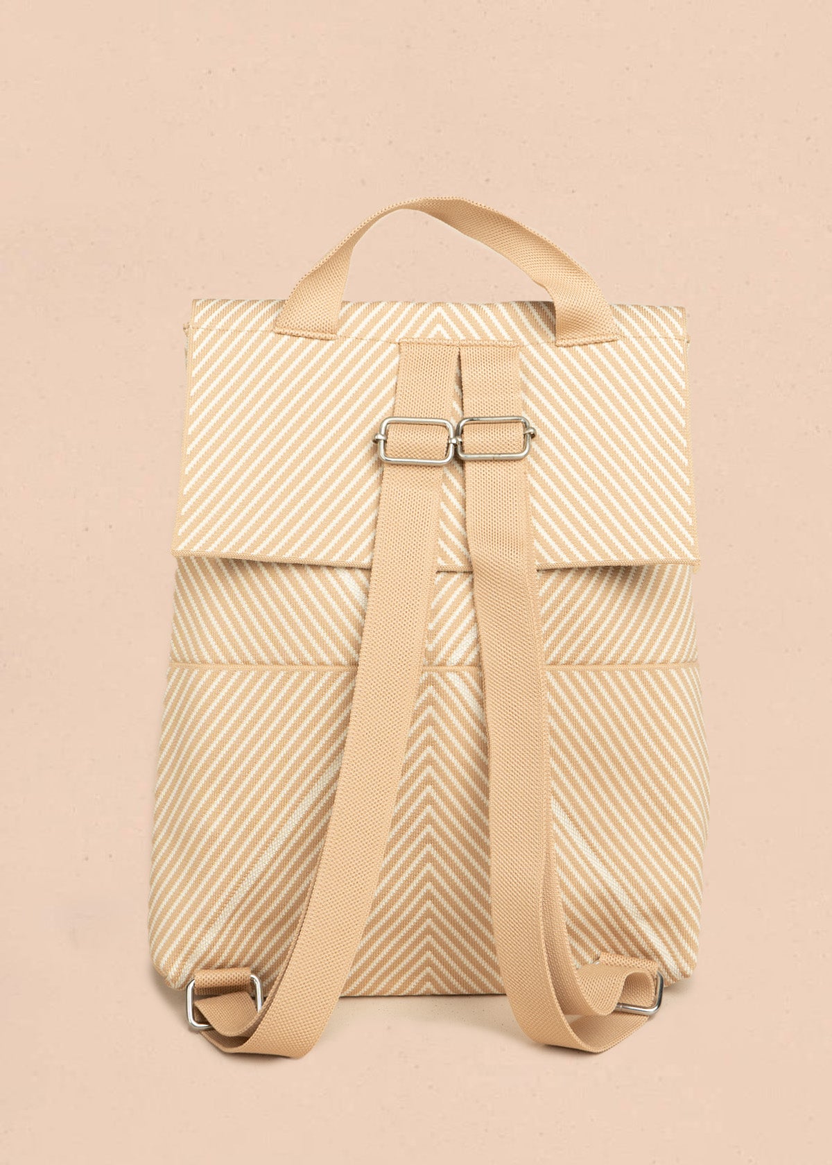 Morral color beige de tela con diseño chevron 106573