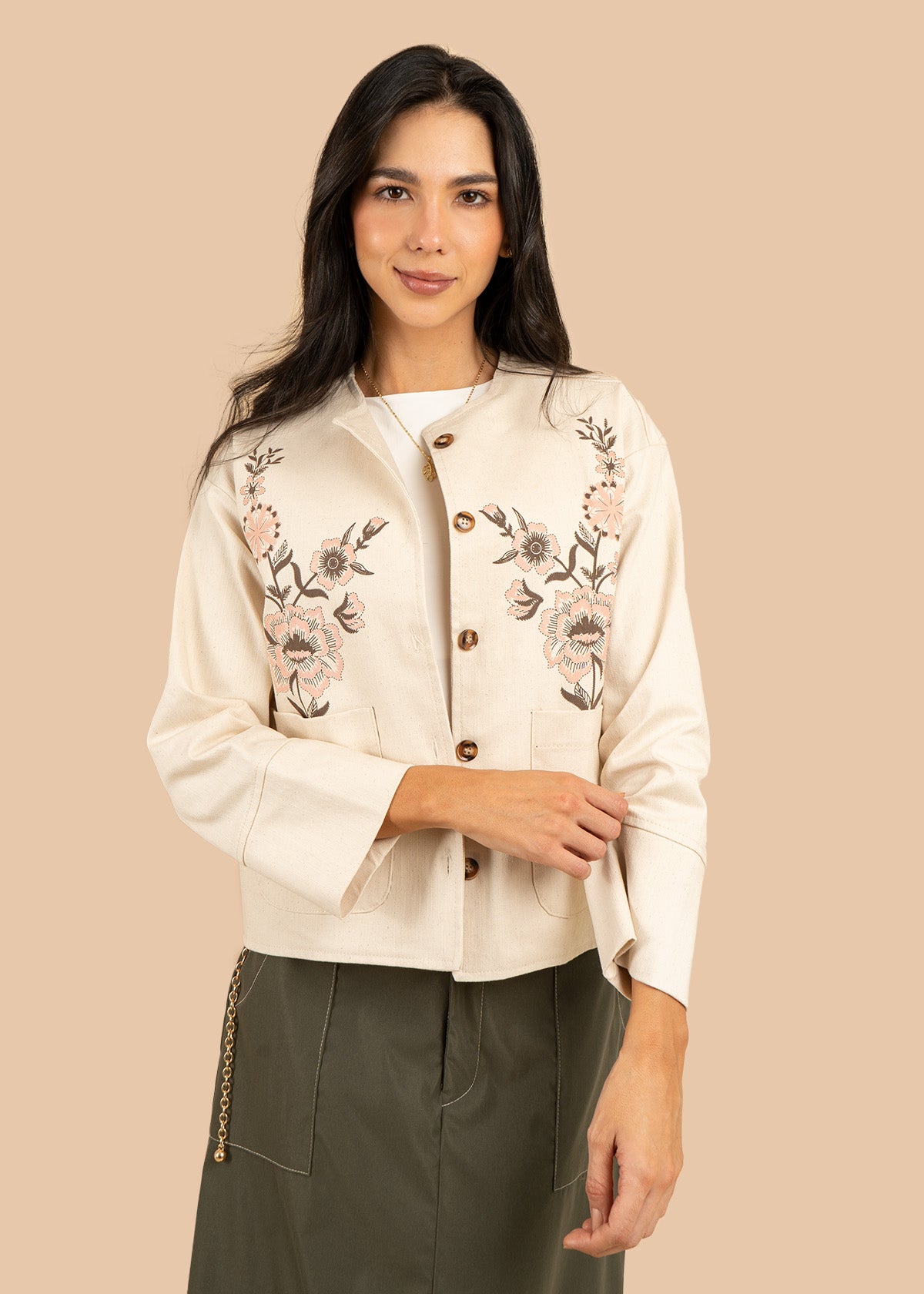 Chaqueta color beige con estampado floral 106580