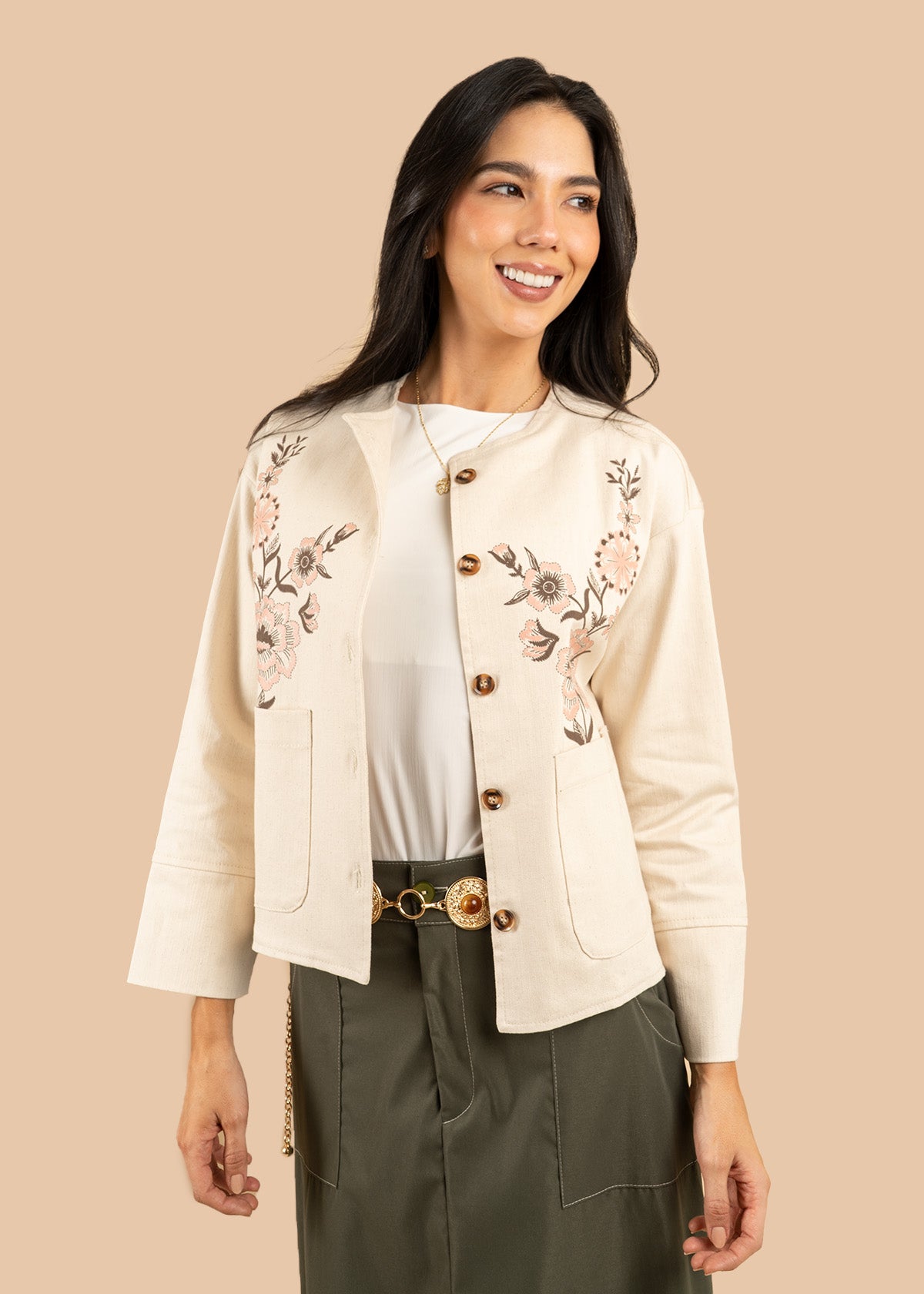 Chaqueta color beige con estampado floral 106580