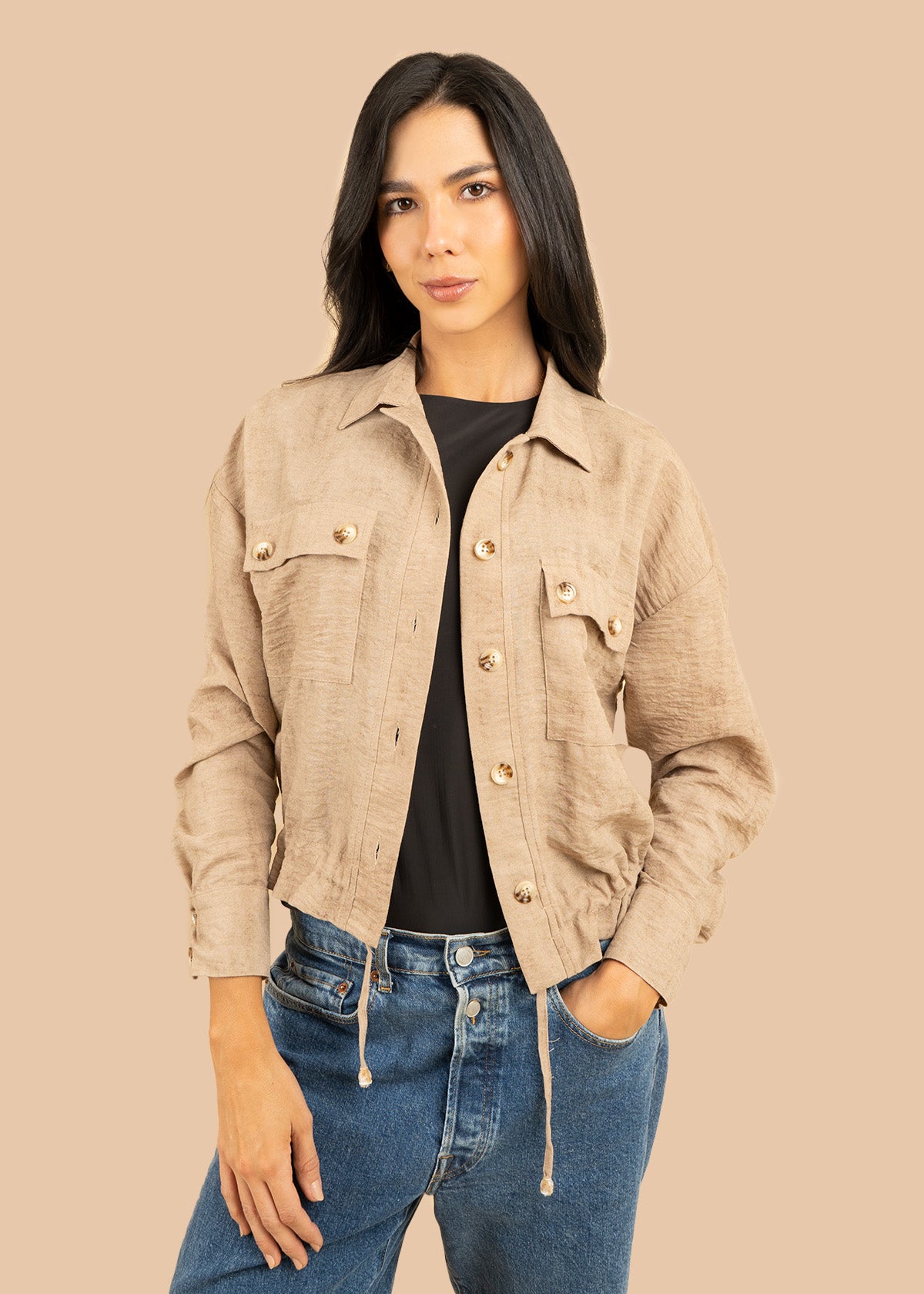 Chaqueta color camel con bolsillos delanteros 106584