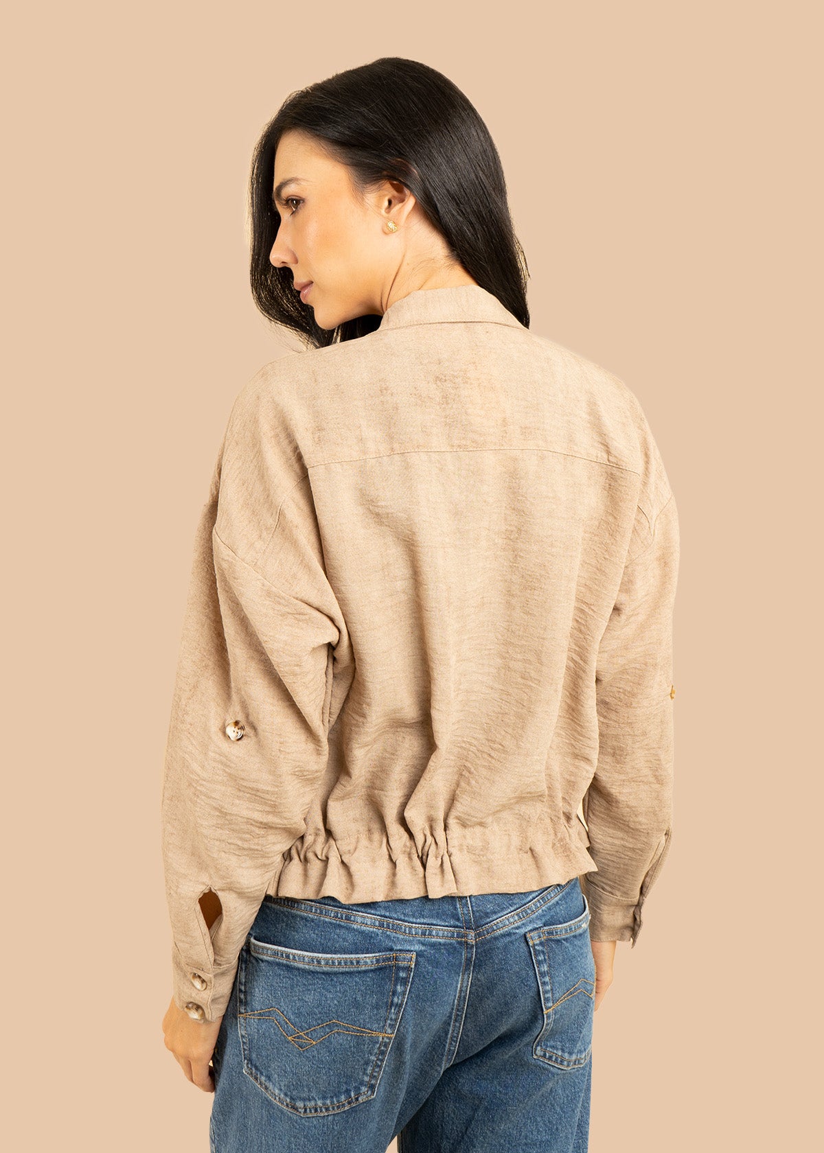 Chaqueta color camel con bolsillos delanteros 106584