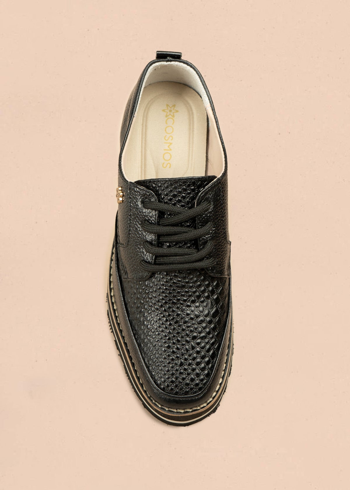 Zapatos en cuero color negro con atadura y textura pitón 106585