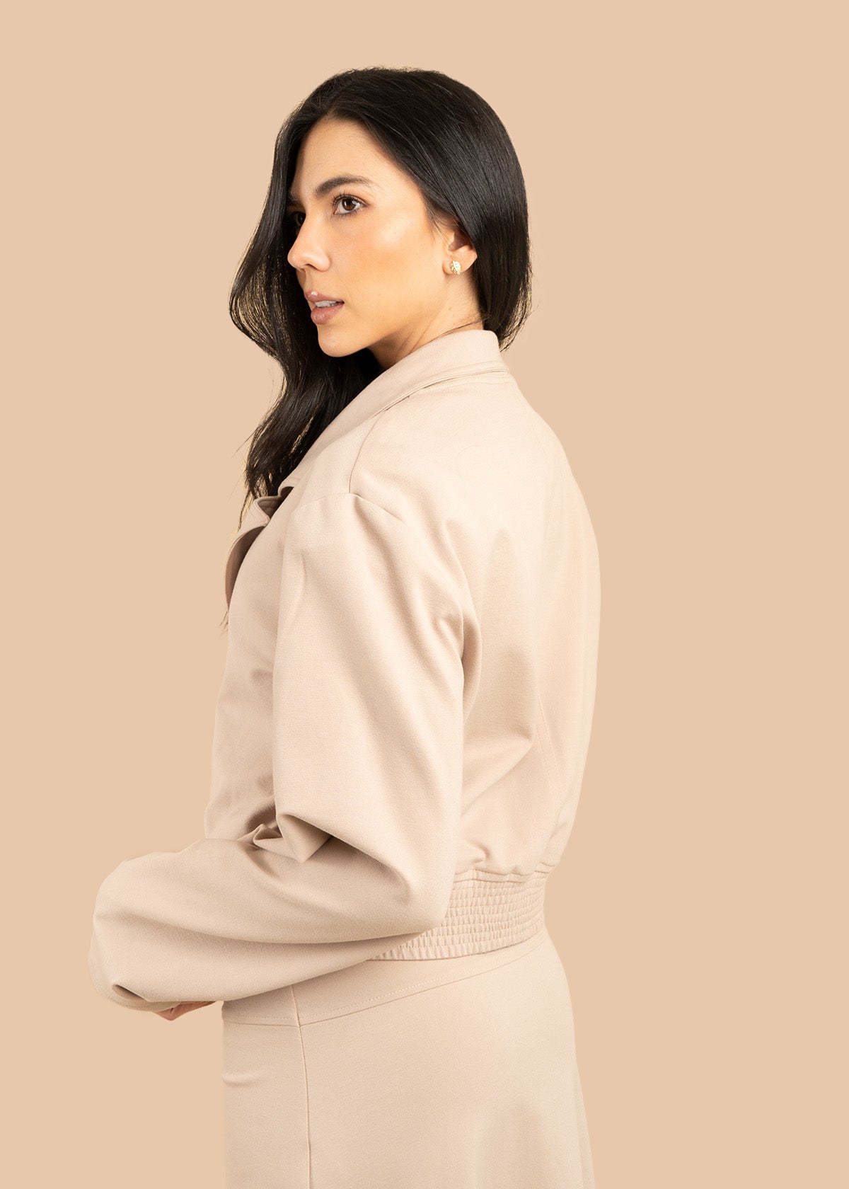 Chaqueta color arena con solapa y doble botonadura 106590