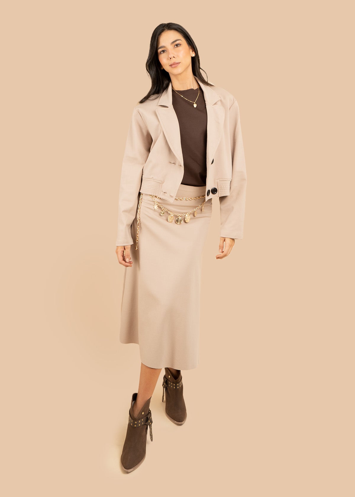 Chaqueta color arena con solapa y doble botonadura 106590