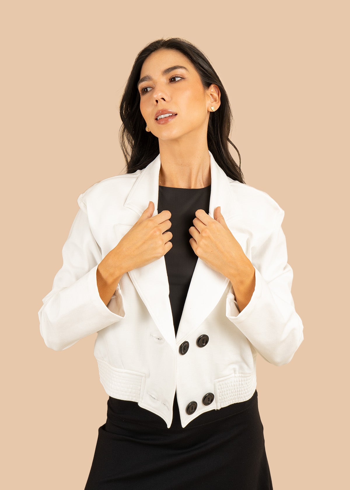 Chaqueta color blanco con solapa y doble botonadura 106590
