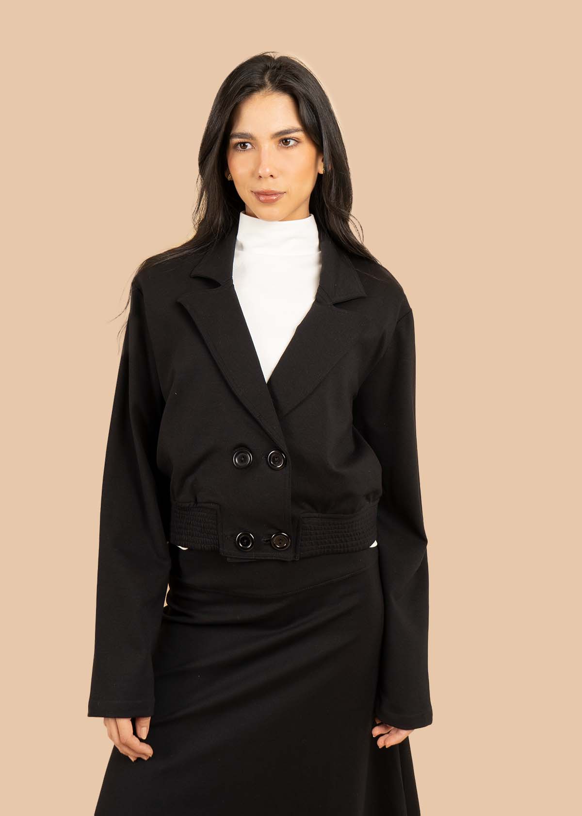 Chaqueta color negro con solapa y doble botonadura 106590