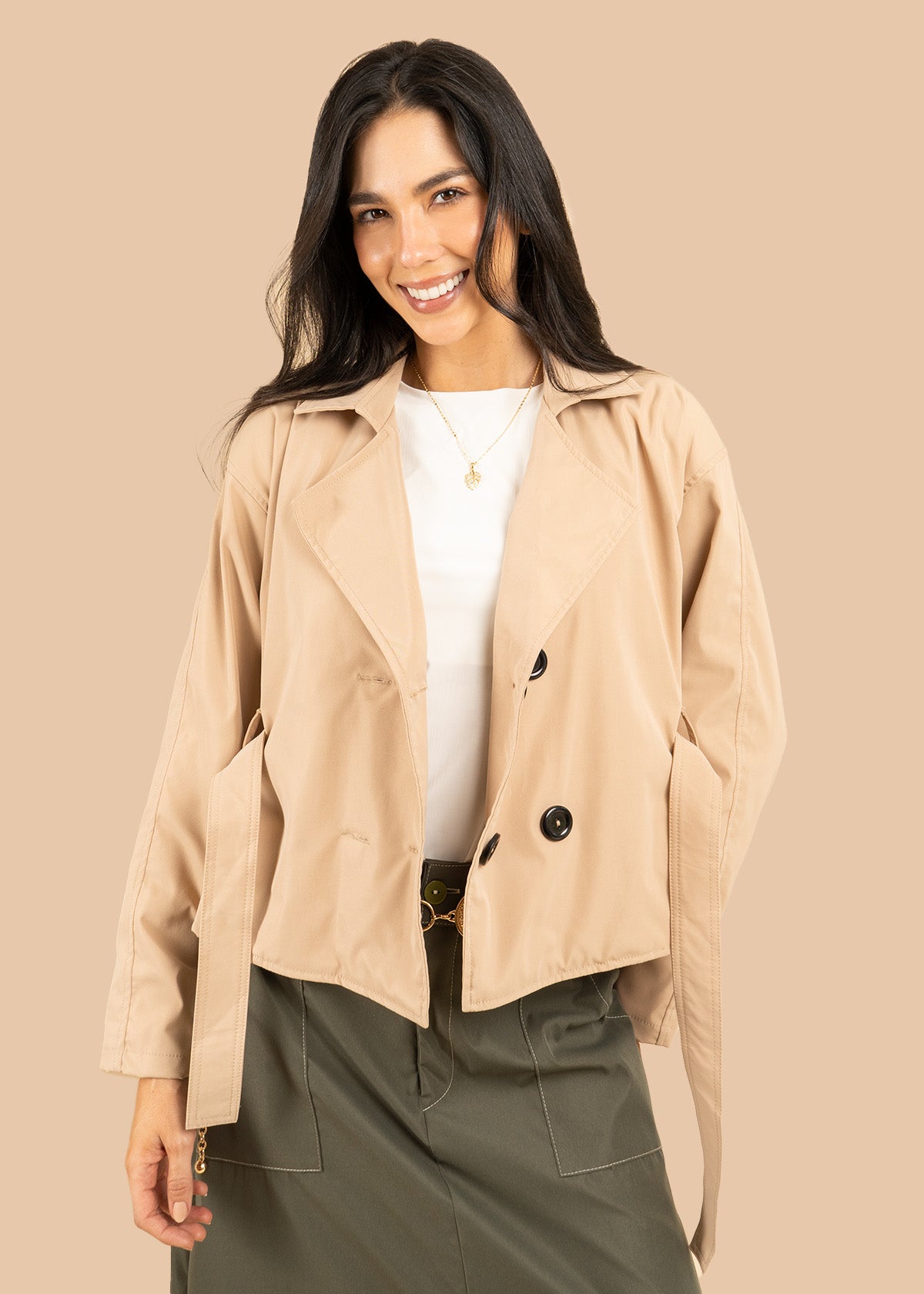 Chaqueta color camel con doble botonadura y cinturón 106592
