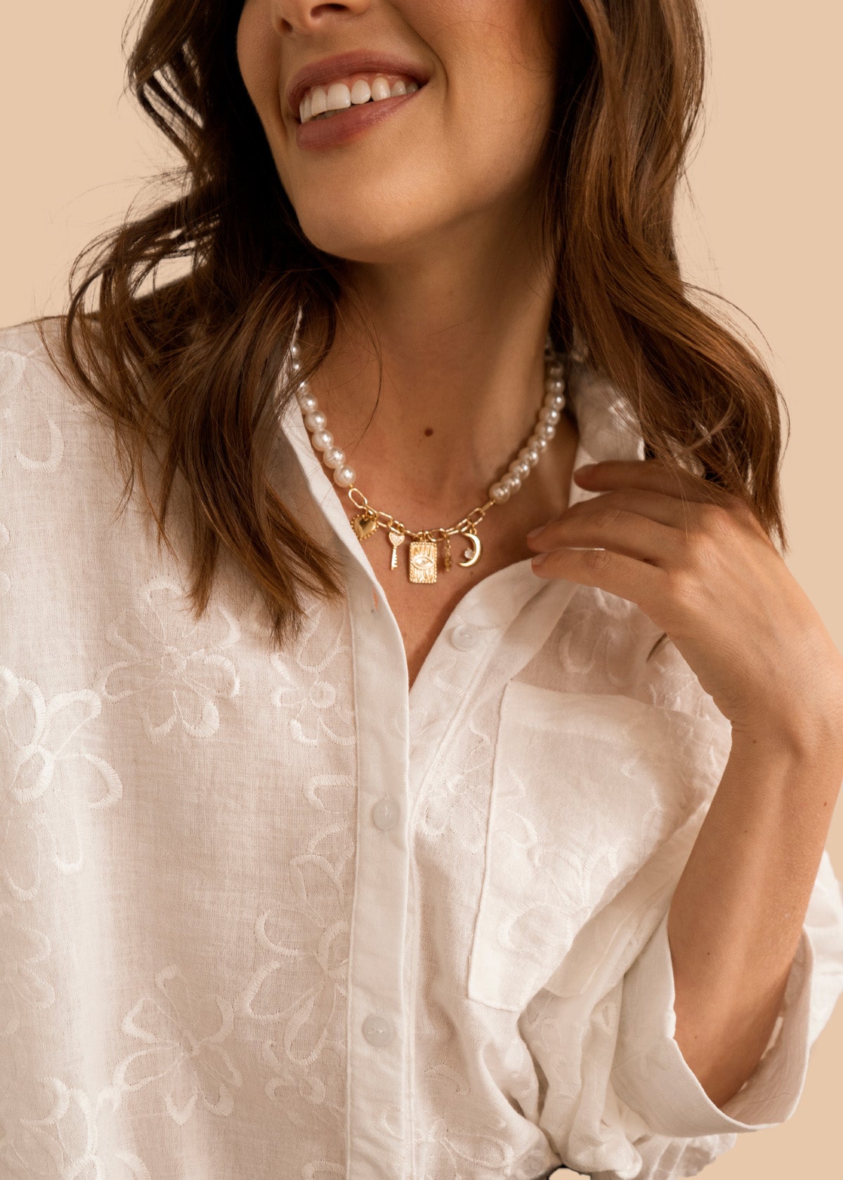 Blusa color blanco con texturizado de flores 106599