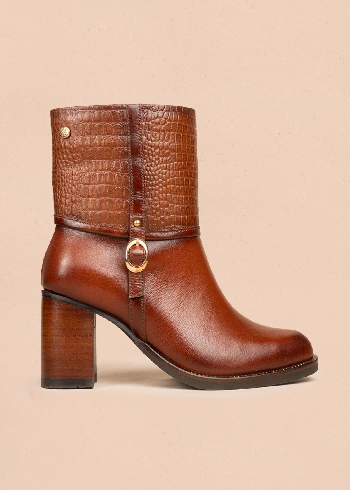 Botas de cuero color miel con caña croco y correa con hebilla 106608