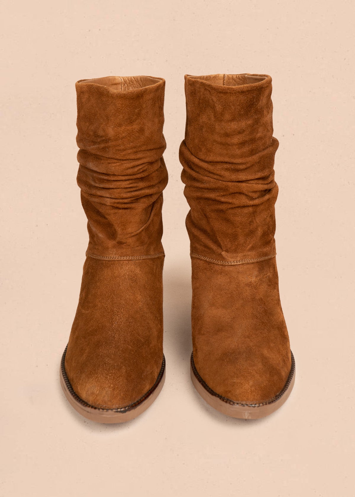Botas en cuero color café con frunce 106610