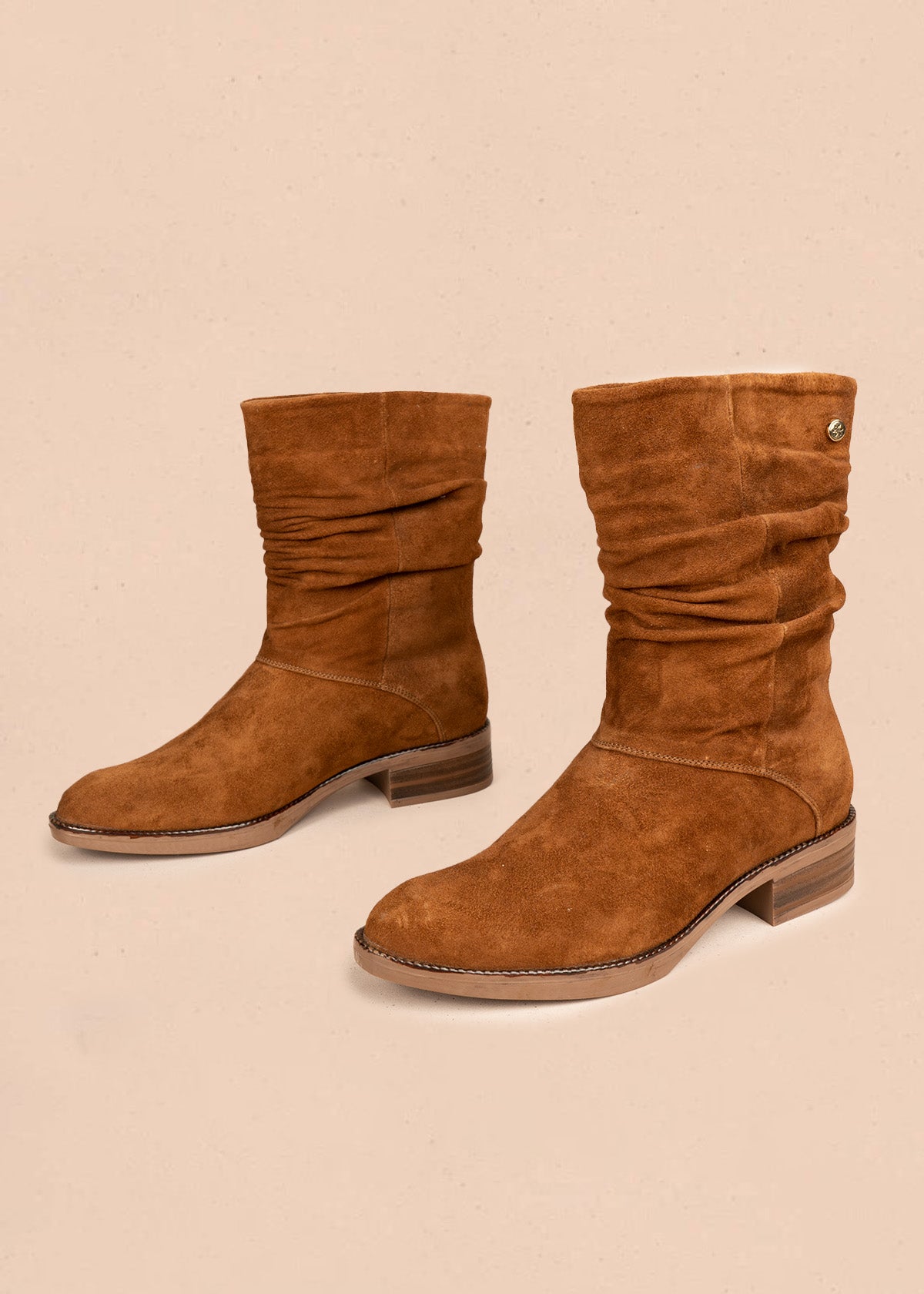 Botas en cuero color café con frunce 106610
