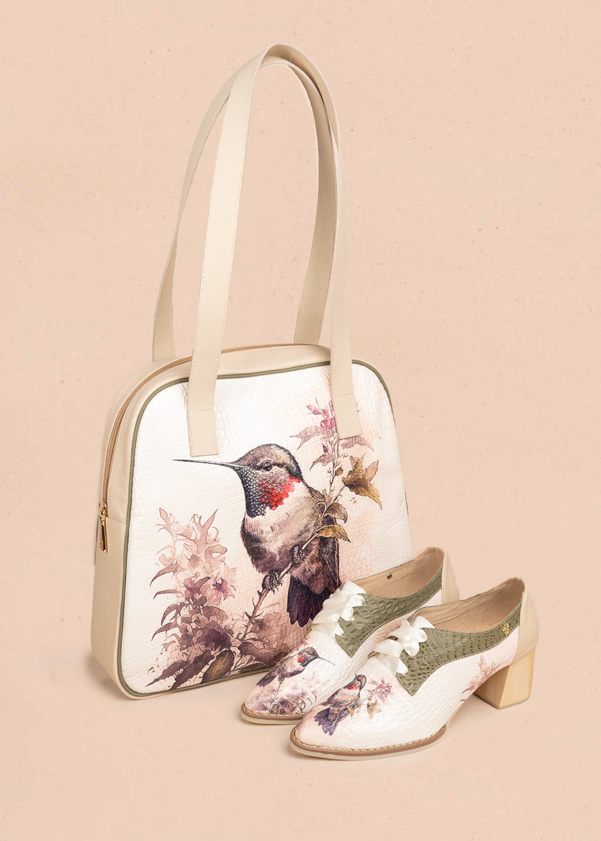 Zapatos de cuero color talco con atadura y estampado de colibrí 106617