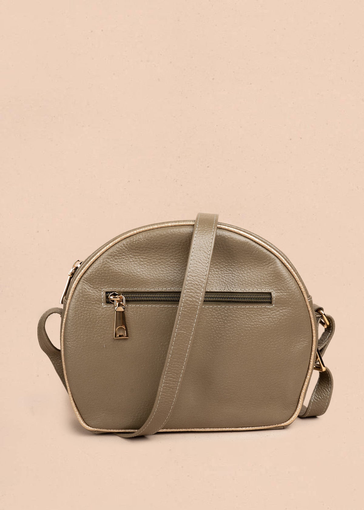 Bolso manos libres color verde con efecto desgastado 106621