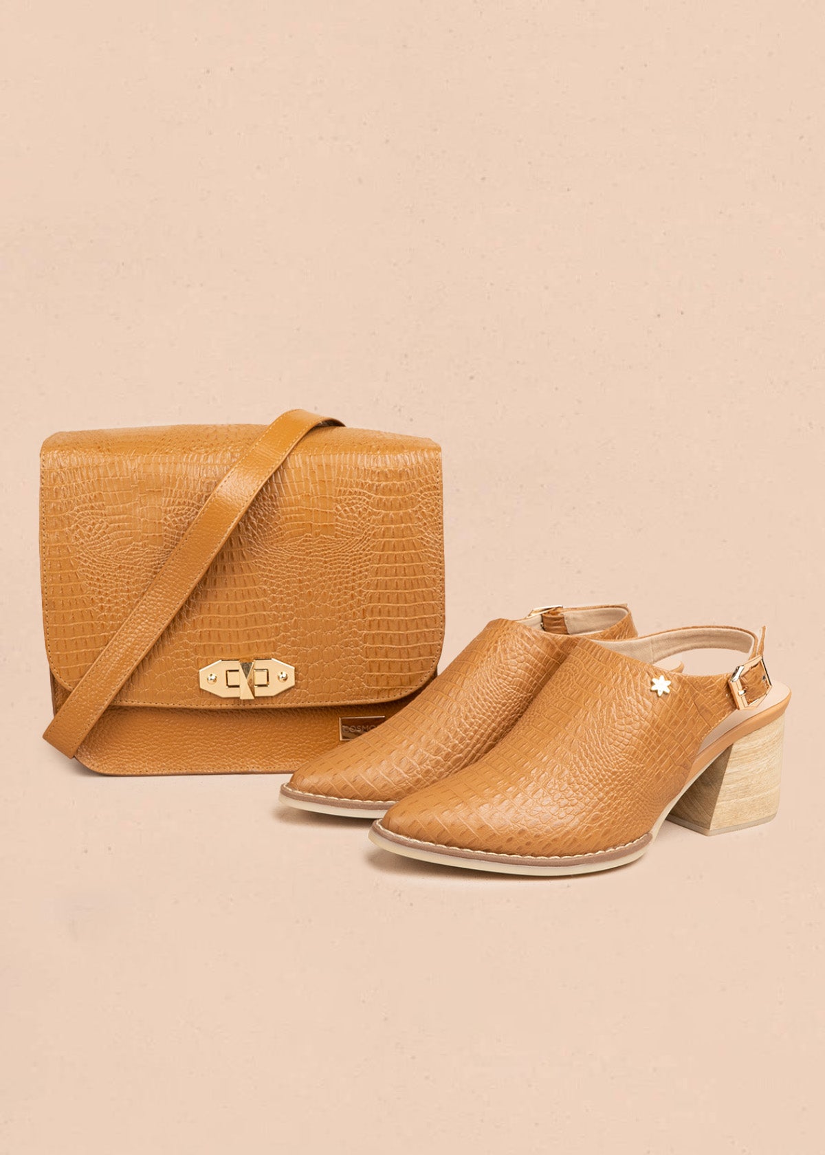 Botines en cuero color miel con textura croco y tacón en madera 106626