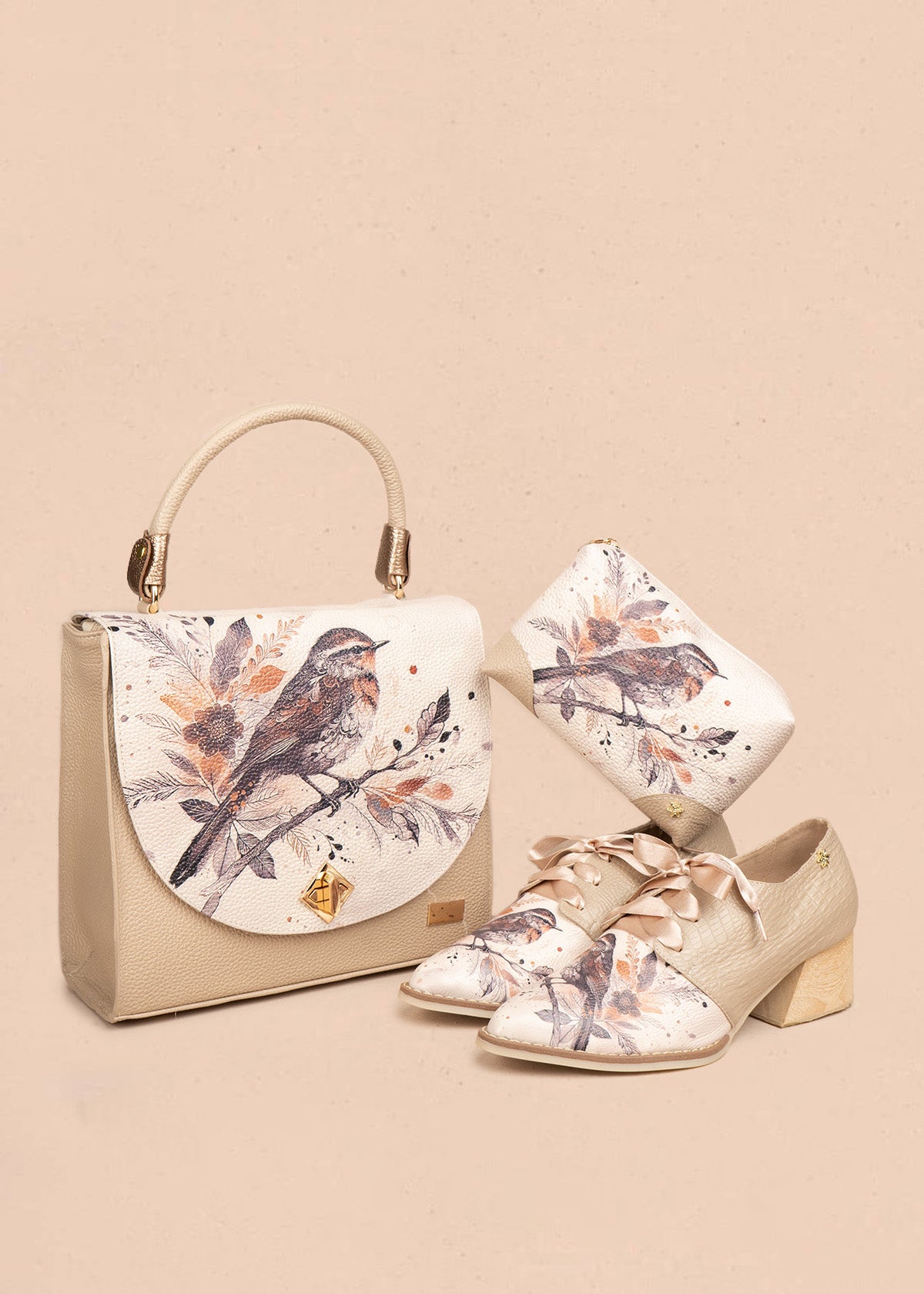 Cosmetiquera en cuero con estampado de ave y flores 106630