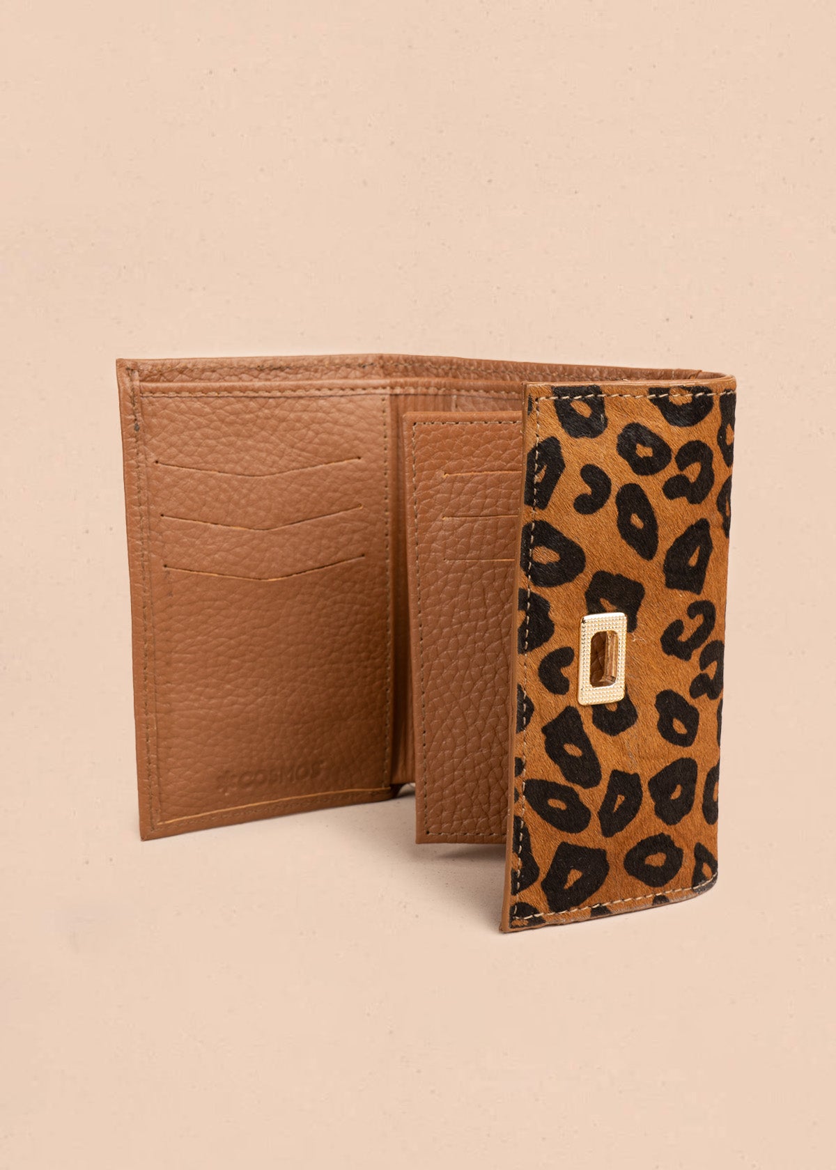 Billetera pequeña de cuero color miel con solapa animal print 106637